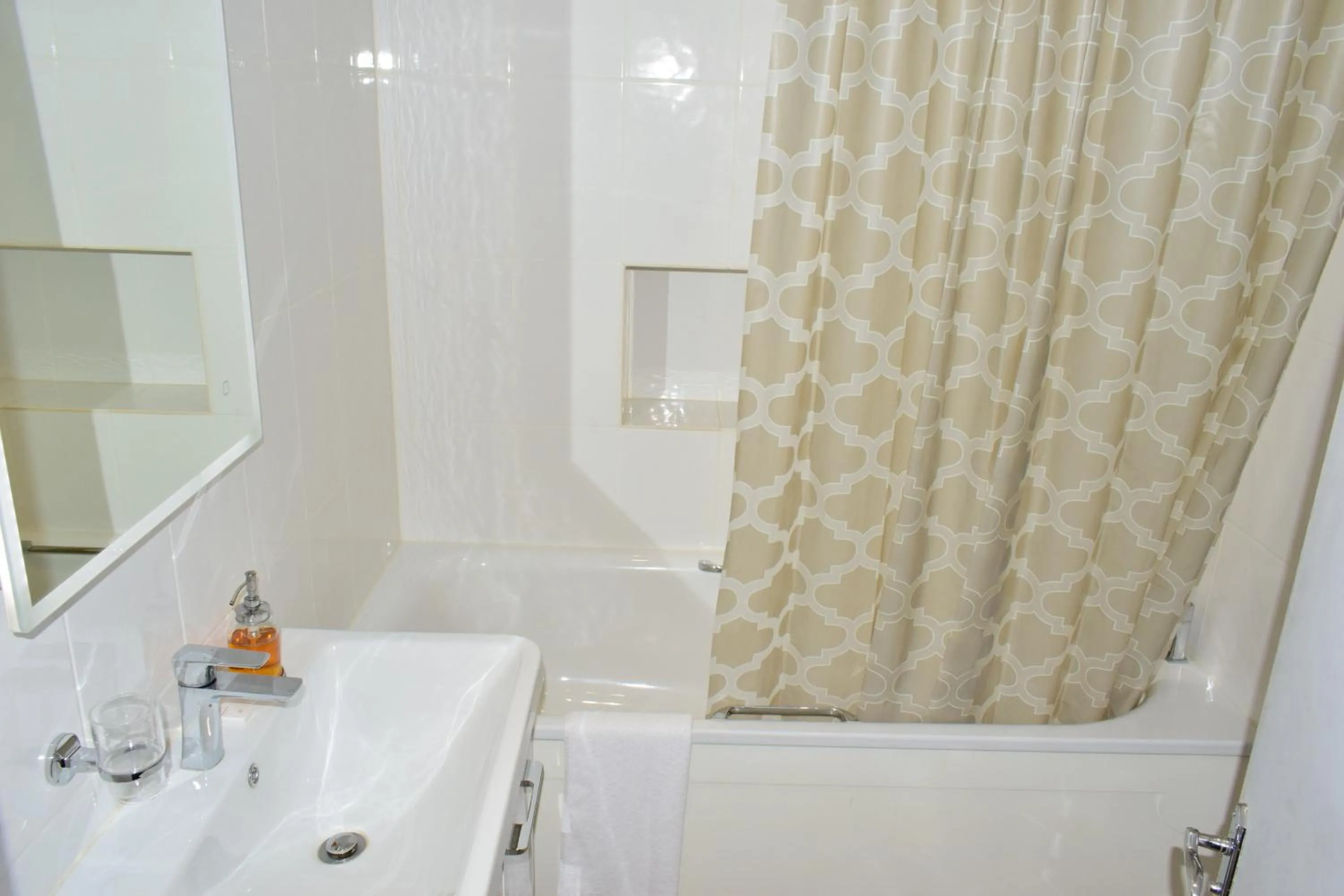 Shower in Bridge Park Hotel