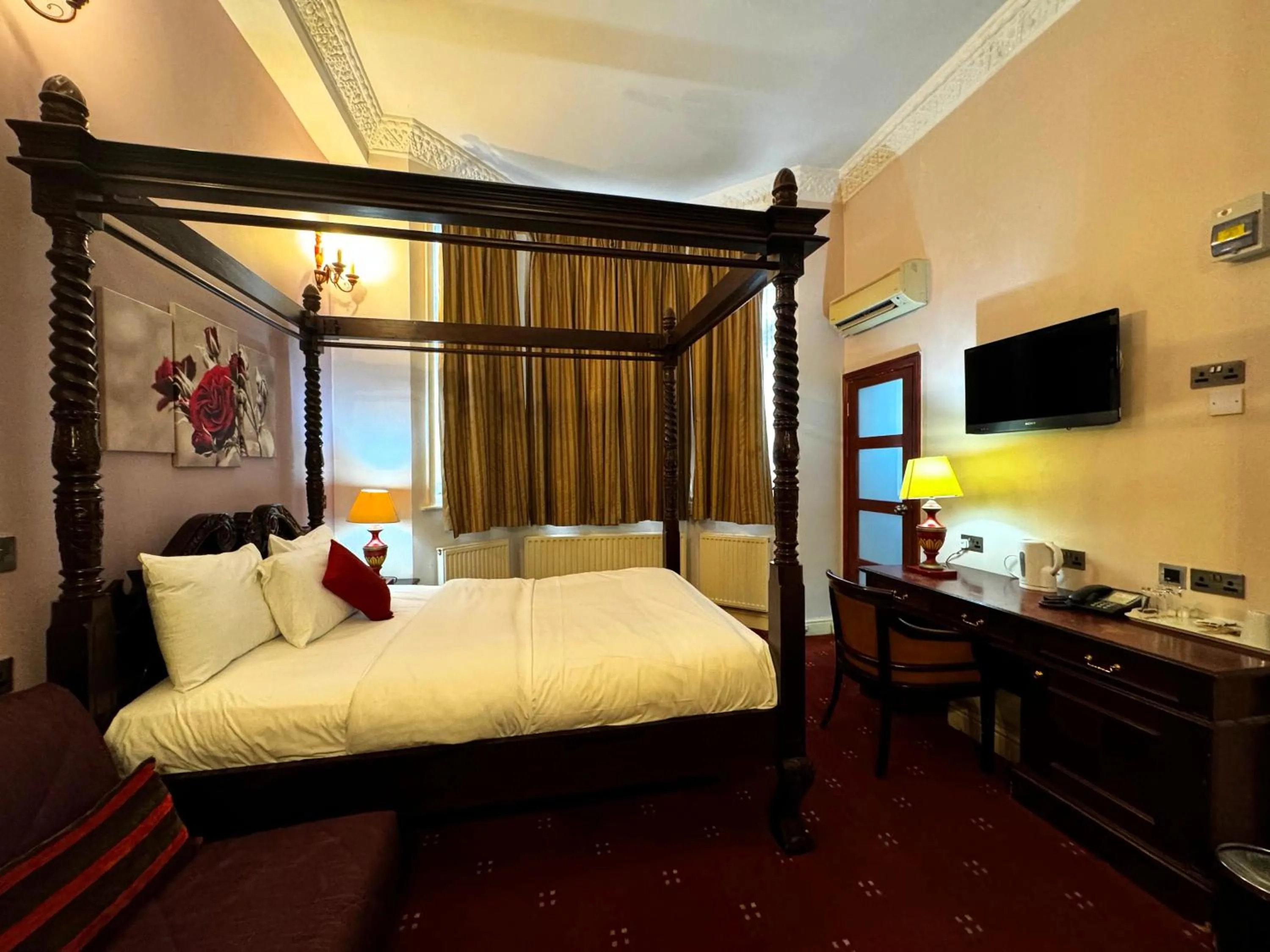 Bed in Bridge Park Hotel