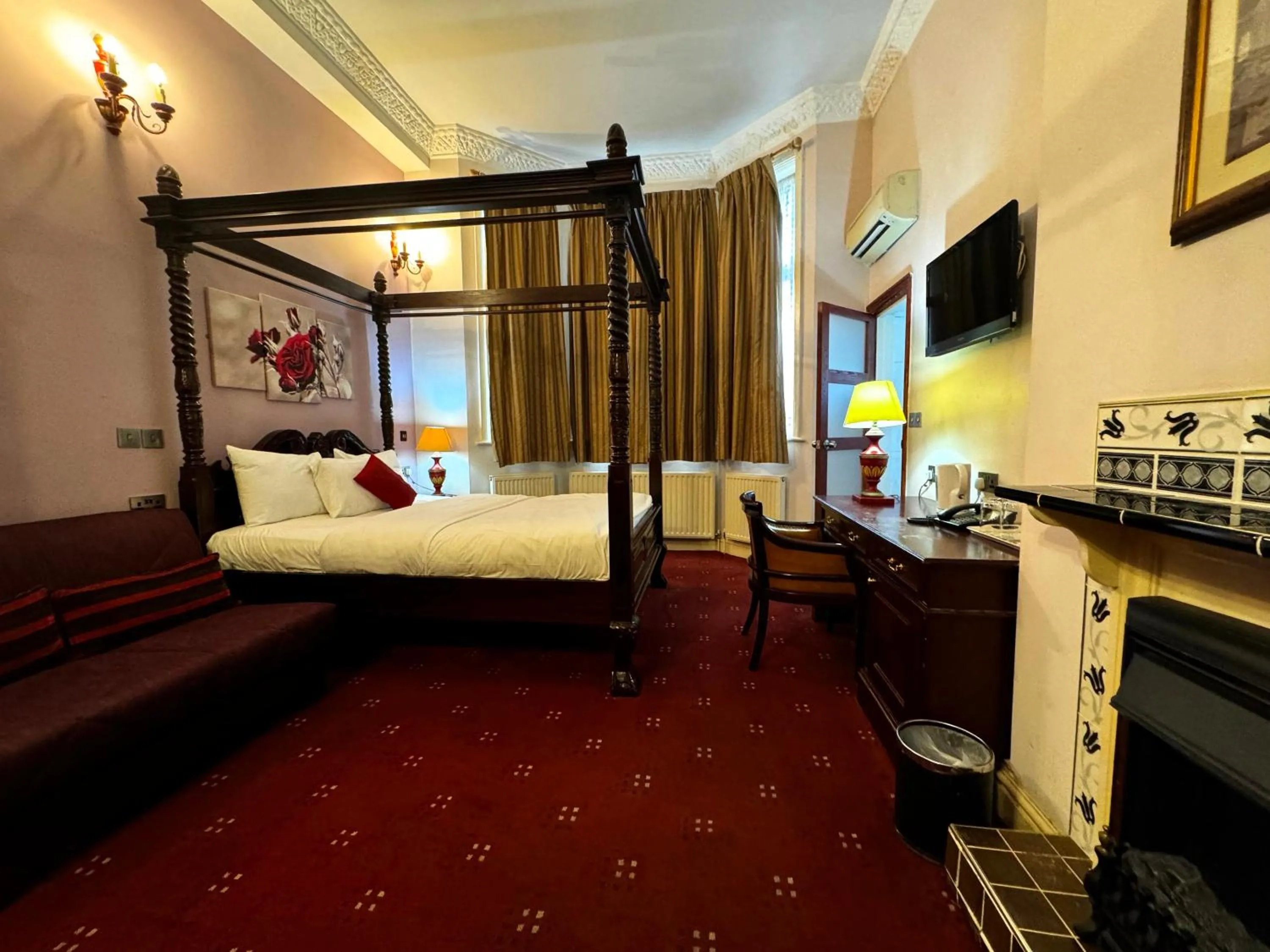 View (from property/room), Bed in Bridge Park Hotel