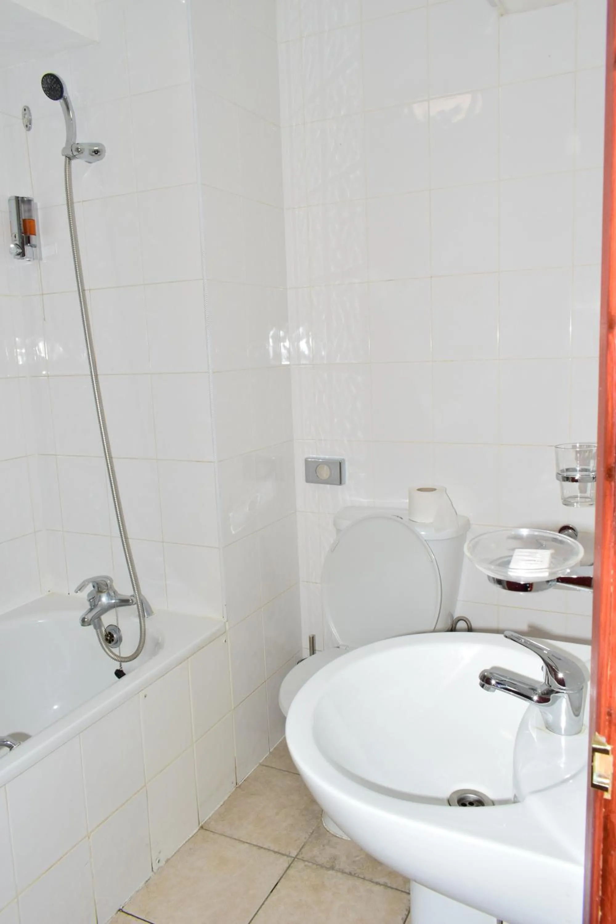 Toilet in Bridge Park Hotel