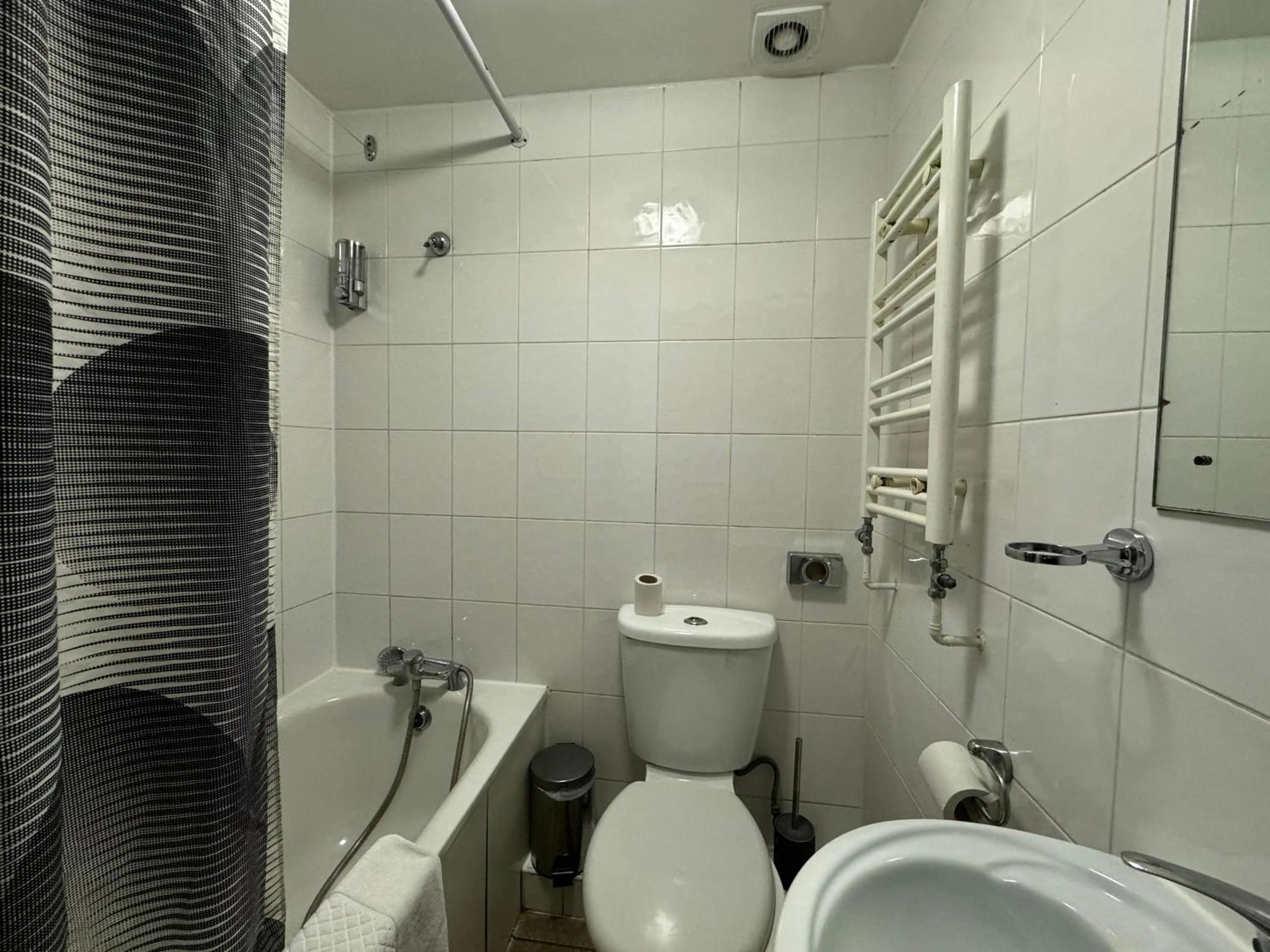 Shower in Bridge Park Hotel