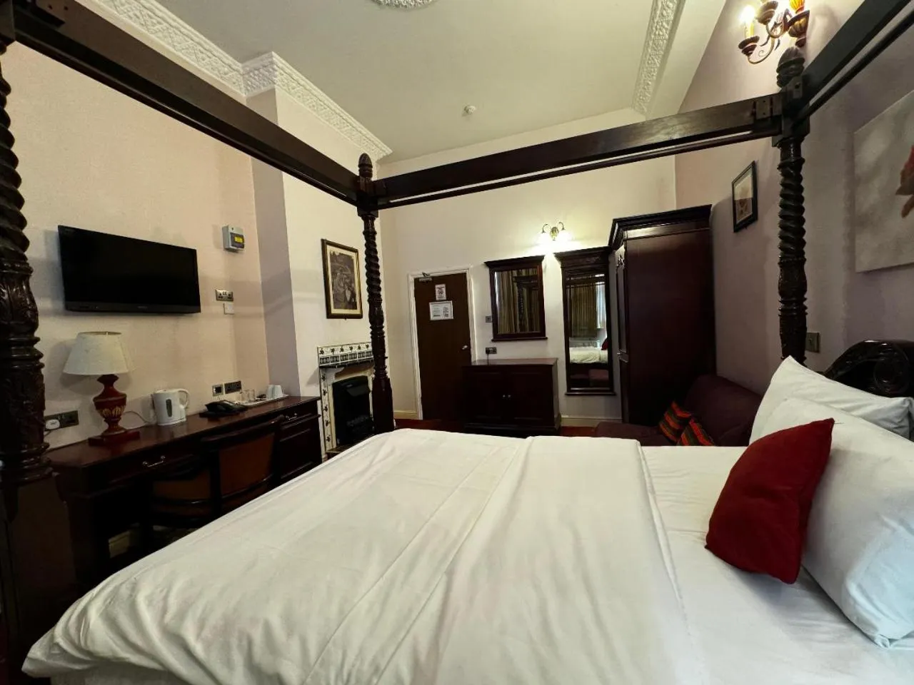 Bed in Bridge Park Hotel