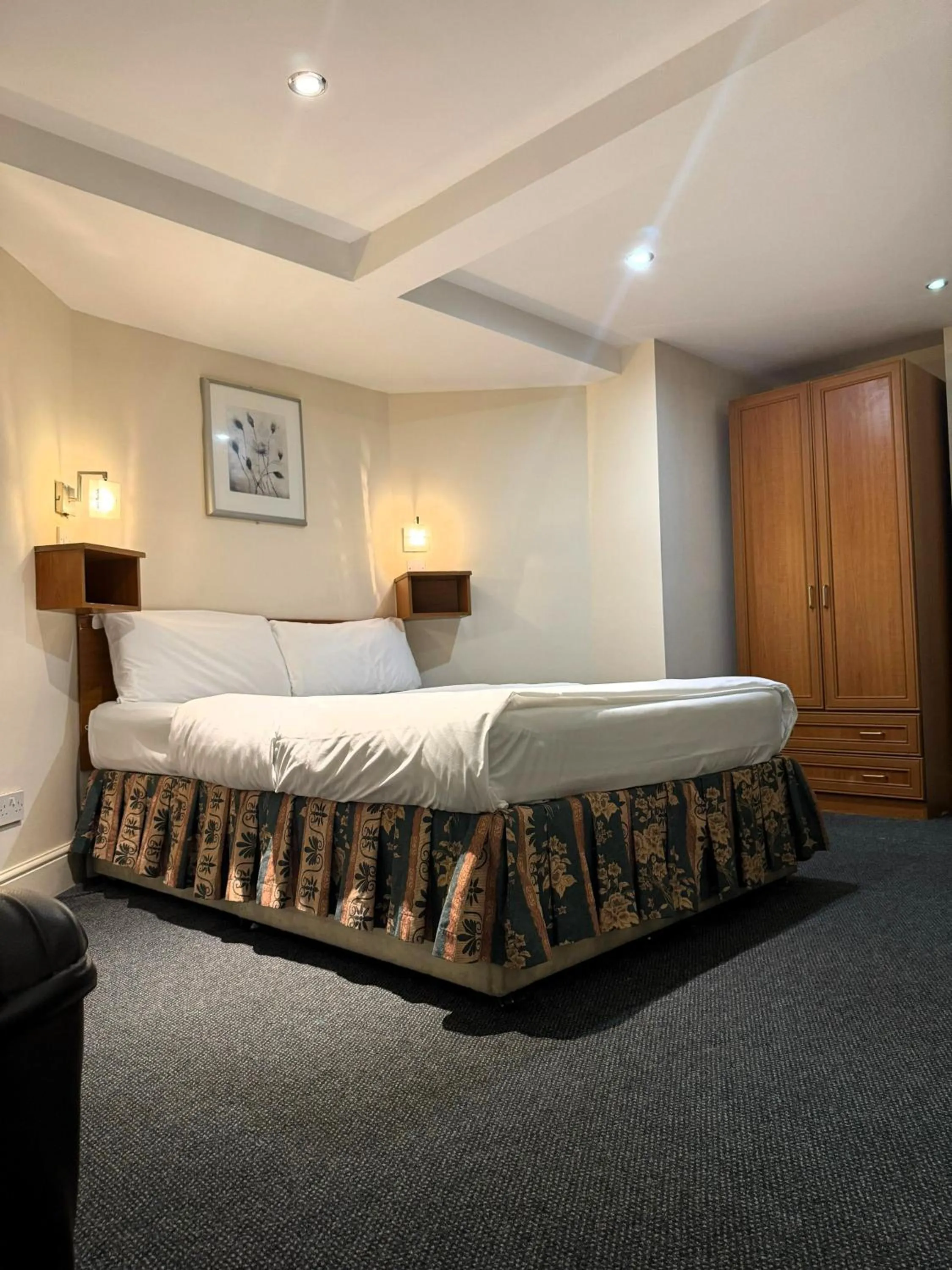 Bed in Bridge Park Hotel