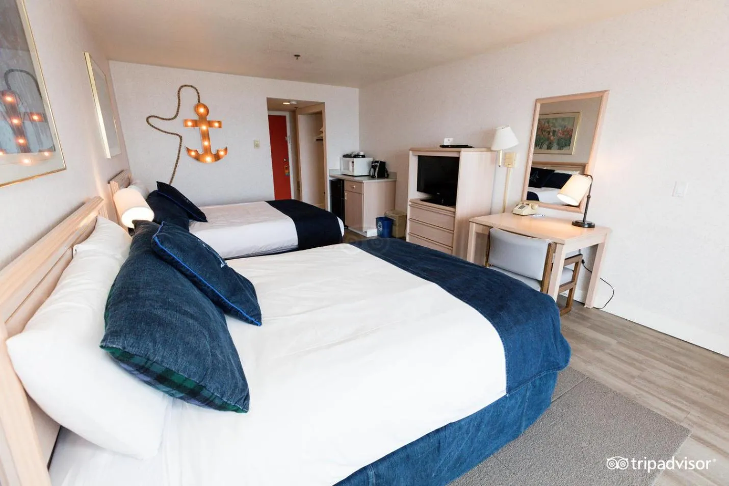 Photo of the whole room, Bed in Surftides Hotel