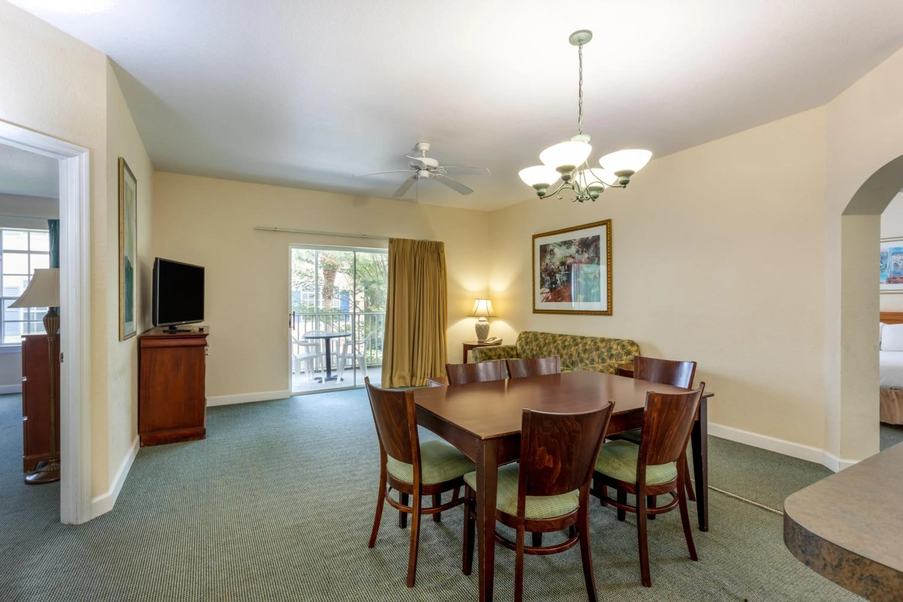 Living room, Dining Area in Festiva Orlando Resort Celebration a Ramada by Wyndham