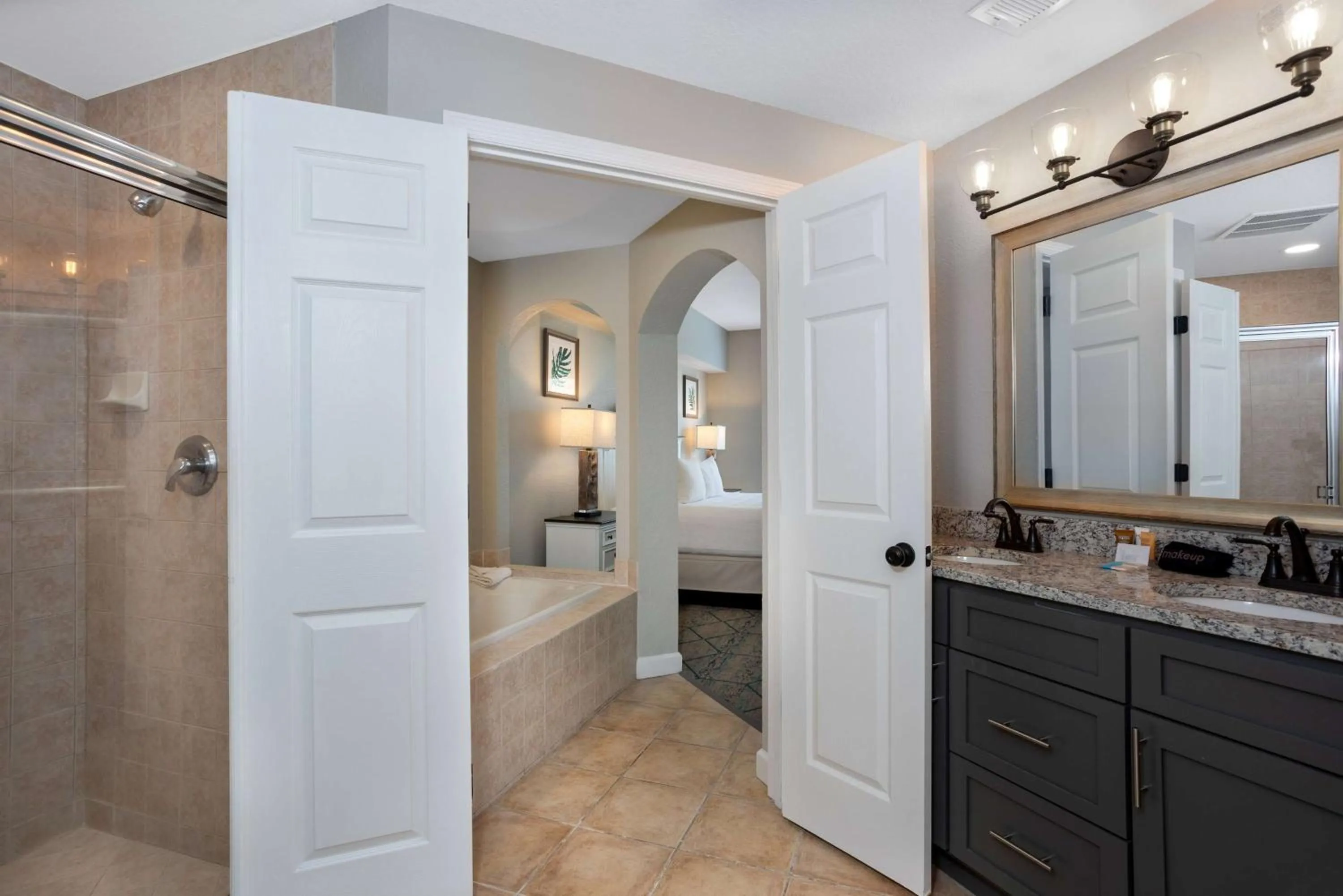 TV and multimedia, Bathroom in Festiva Orlando Resort Celebration a Ramada by Wyndham