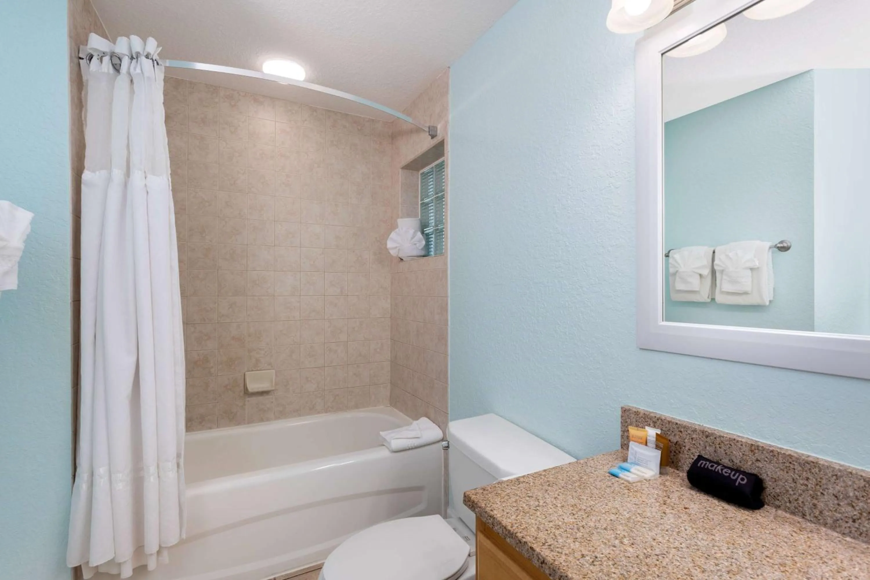 TV and multimedia, Bathroom in Festiva Orlando Resort Celebration a Ramada by Wyndham