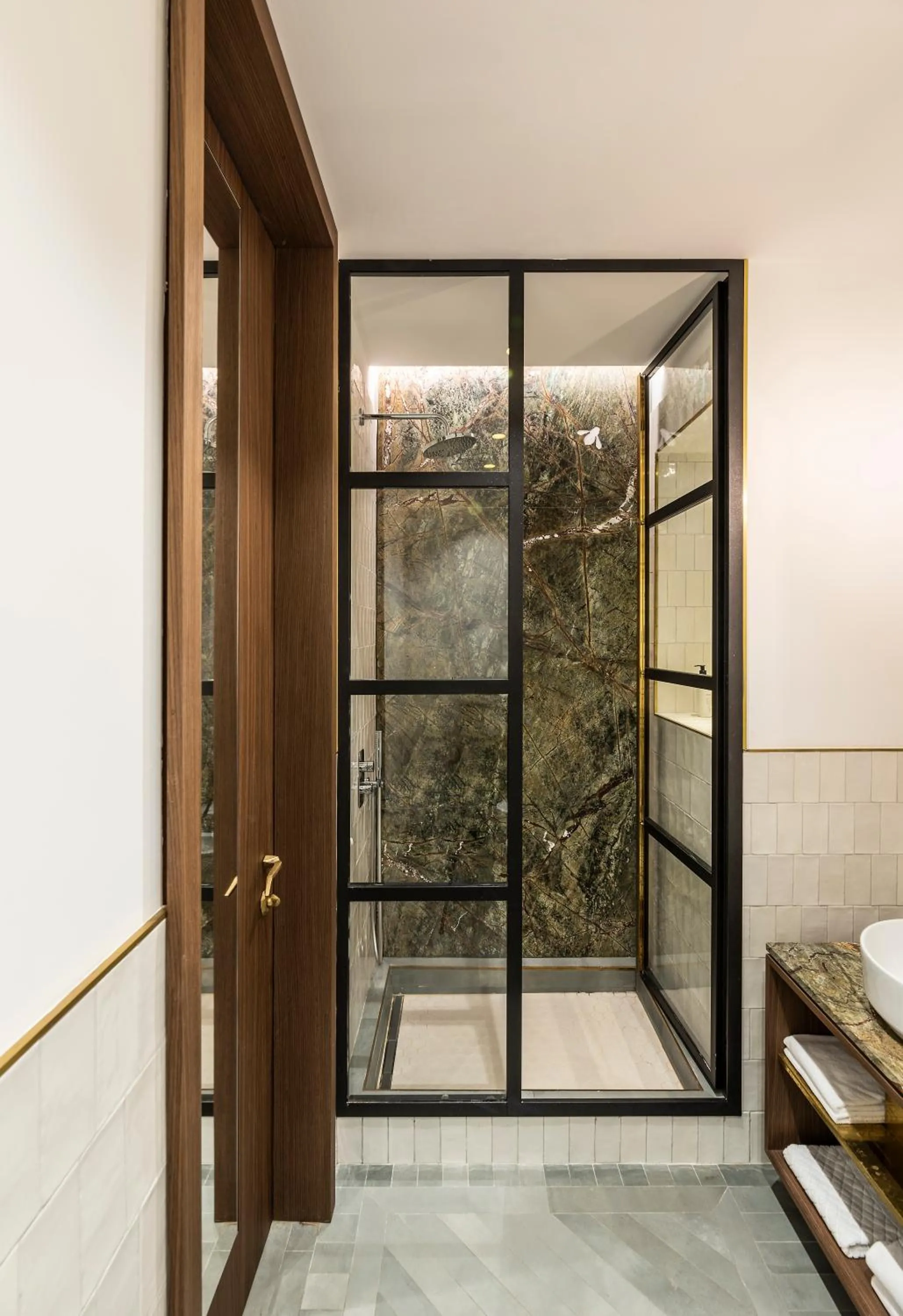 Shower in Horti 14 Borgo Trastevere Hotel