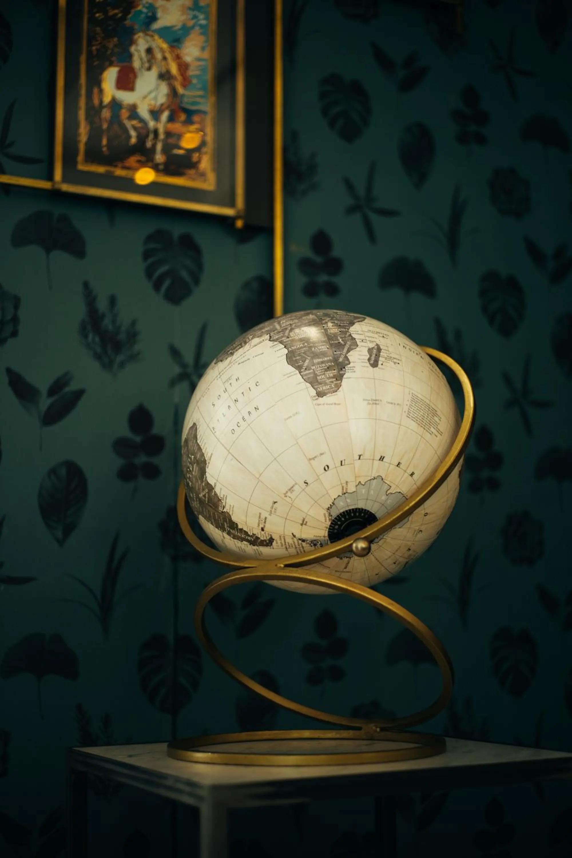 Communal lounge/ TV room in Horti 14 Borgo Trastevere Hotel