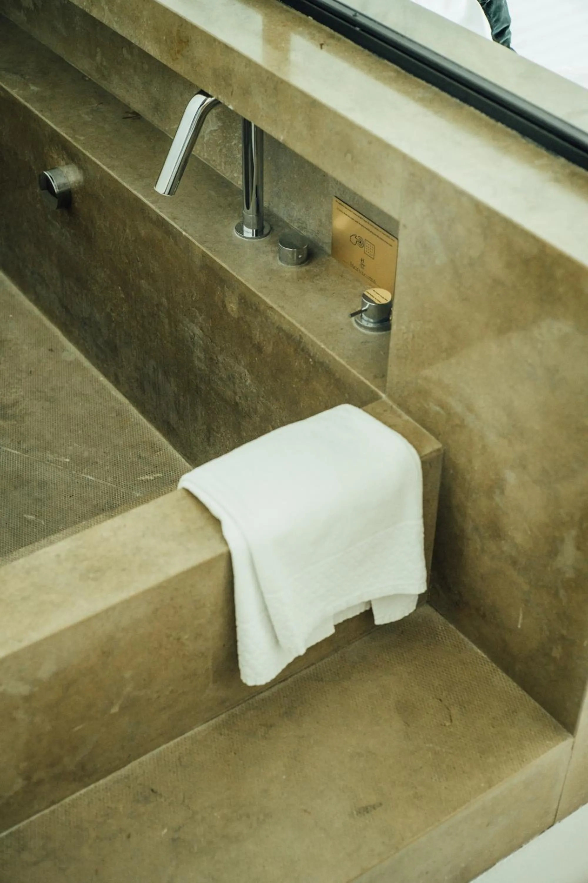 Bath in Horti 14 Borgo Trastevere Hotel