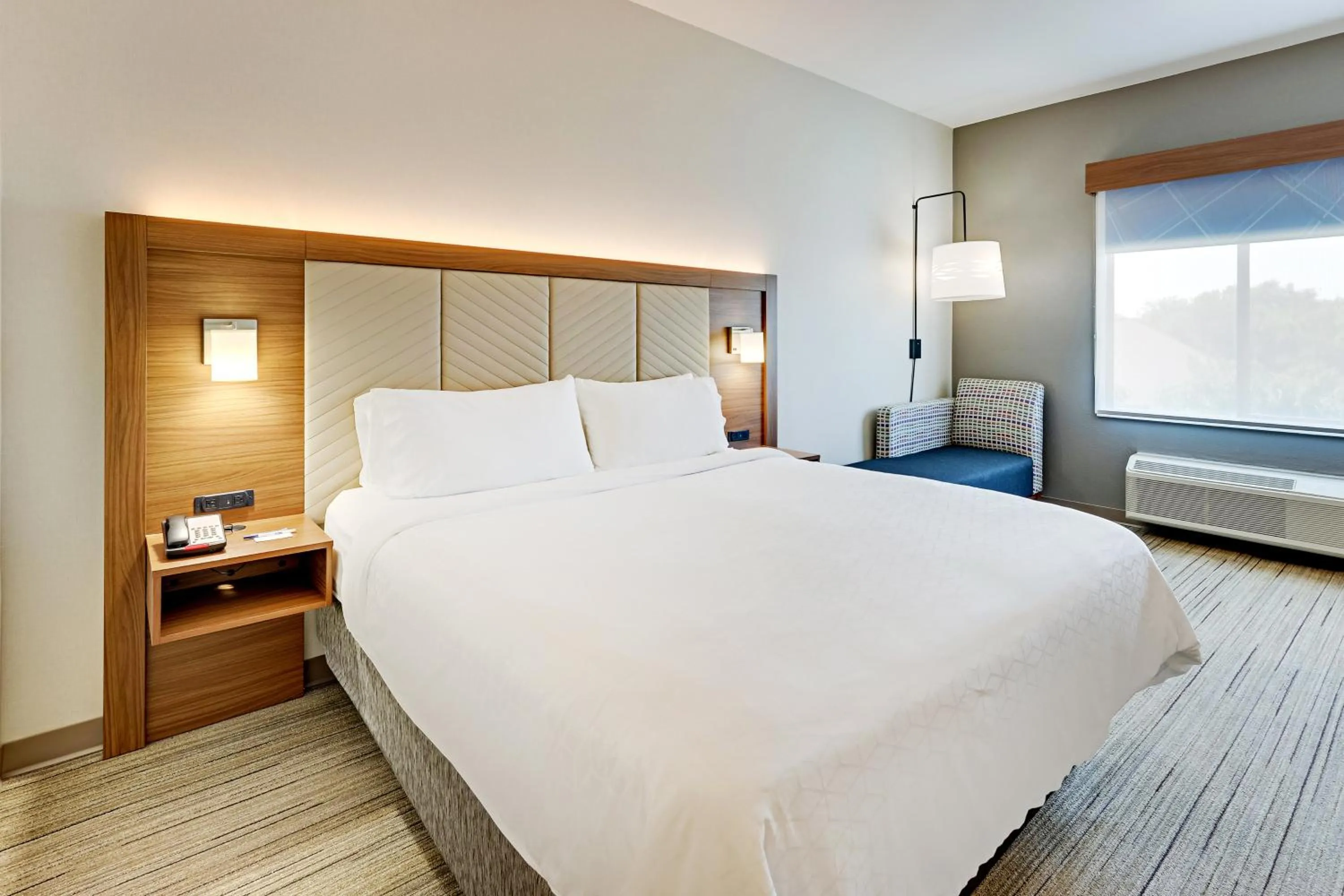 Photo of the whole room, Bed in Holiday Inn Express Hotel and Suites Weatherford by IHG