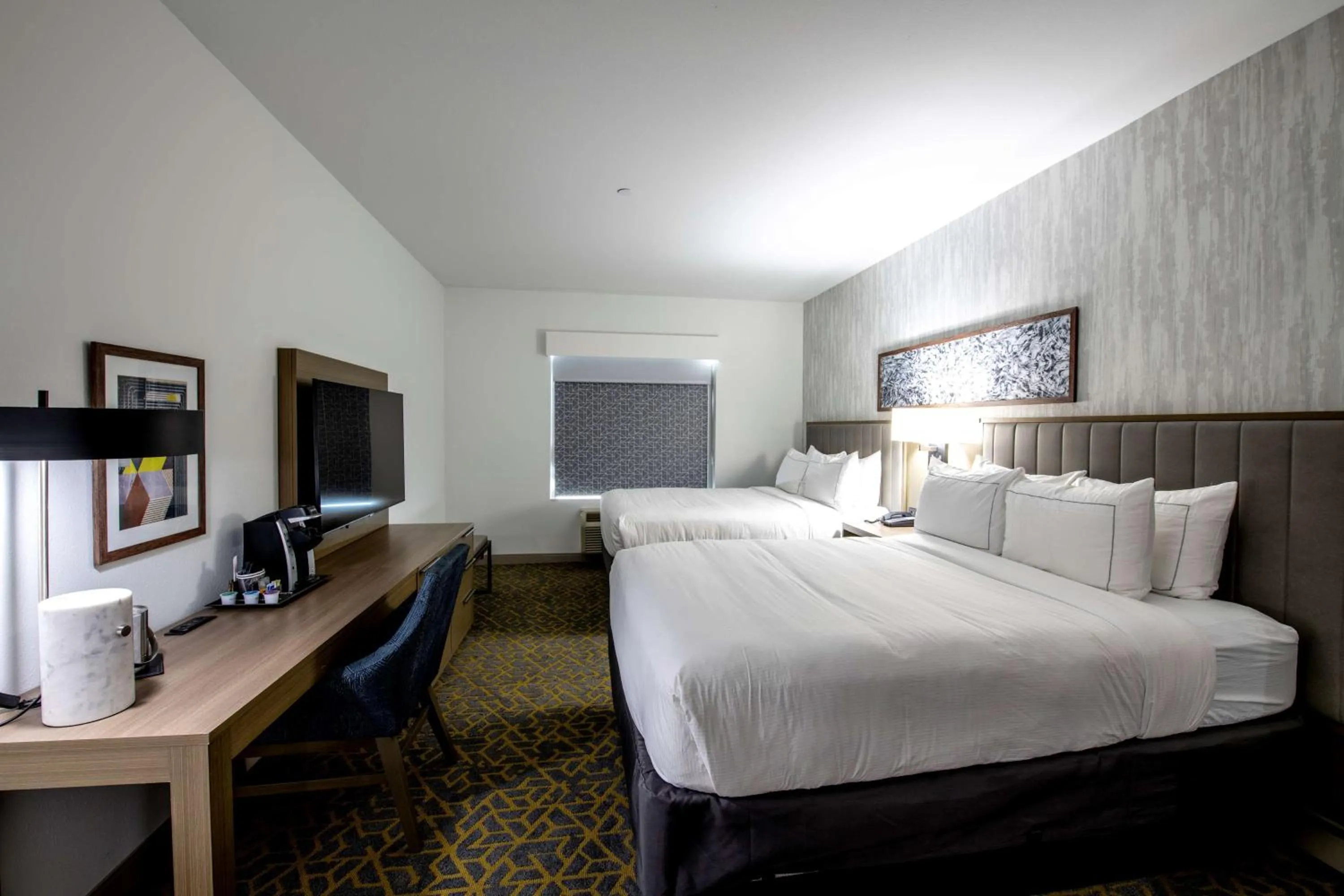 Photo of the whole room, Bed in Doubletree Sulphur Lake Charles
