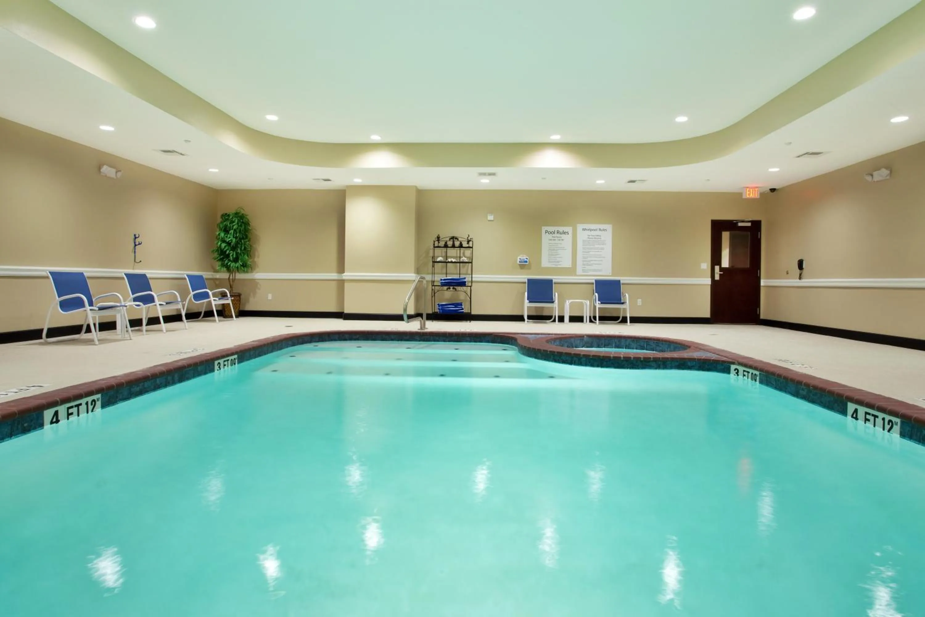 Swimming pool in Holiday Inn Express - Eunice by IHG