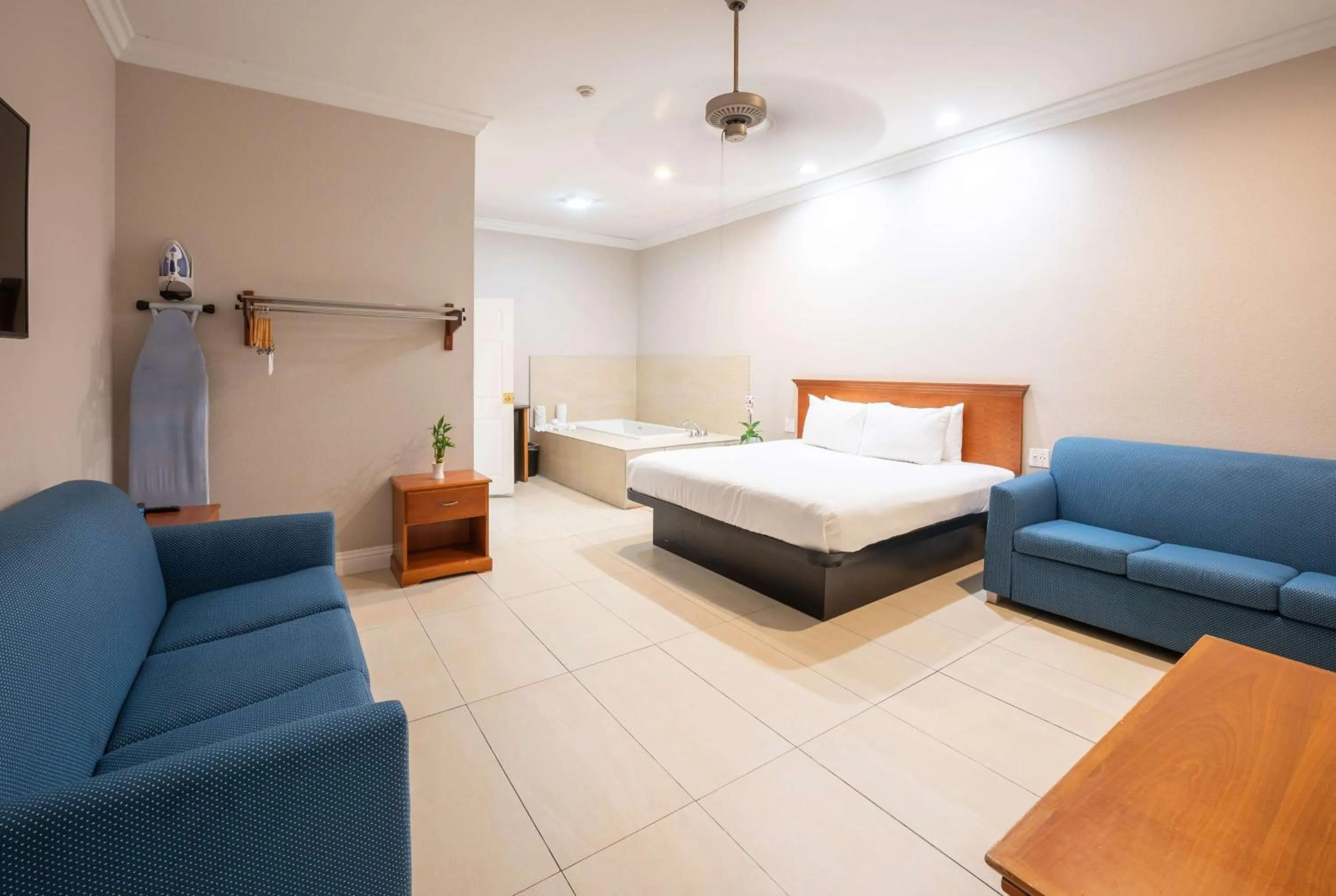 Photo of the whole room, Bed in Ramada by Wyndham Redondo Beach