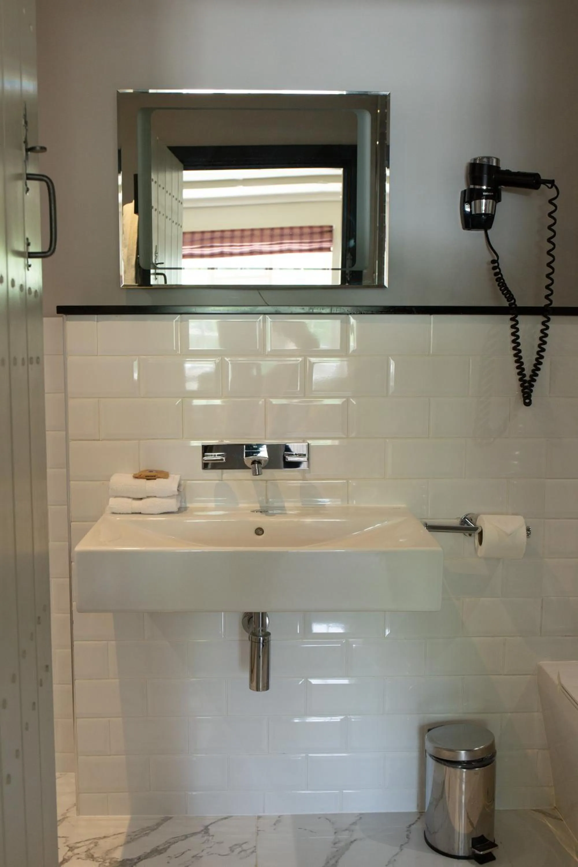 Shower in The Greenman Fownhope Hereford