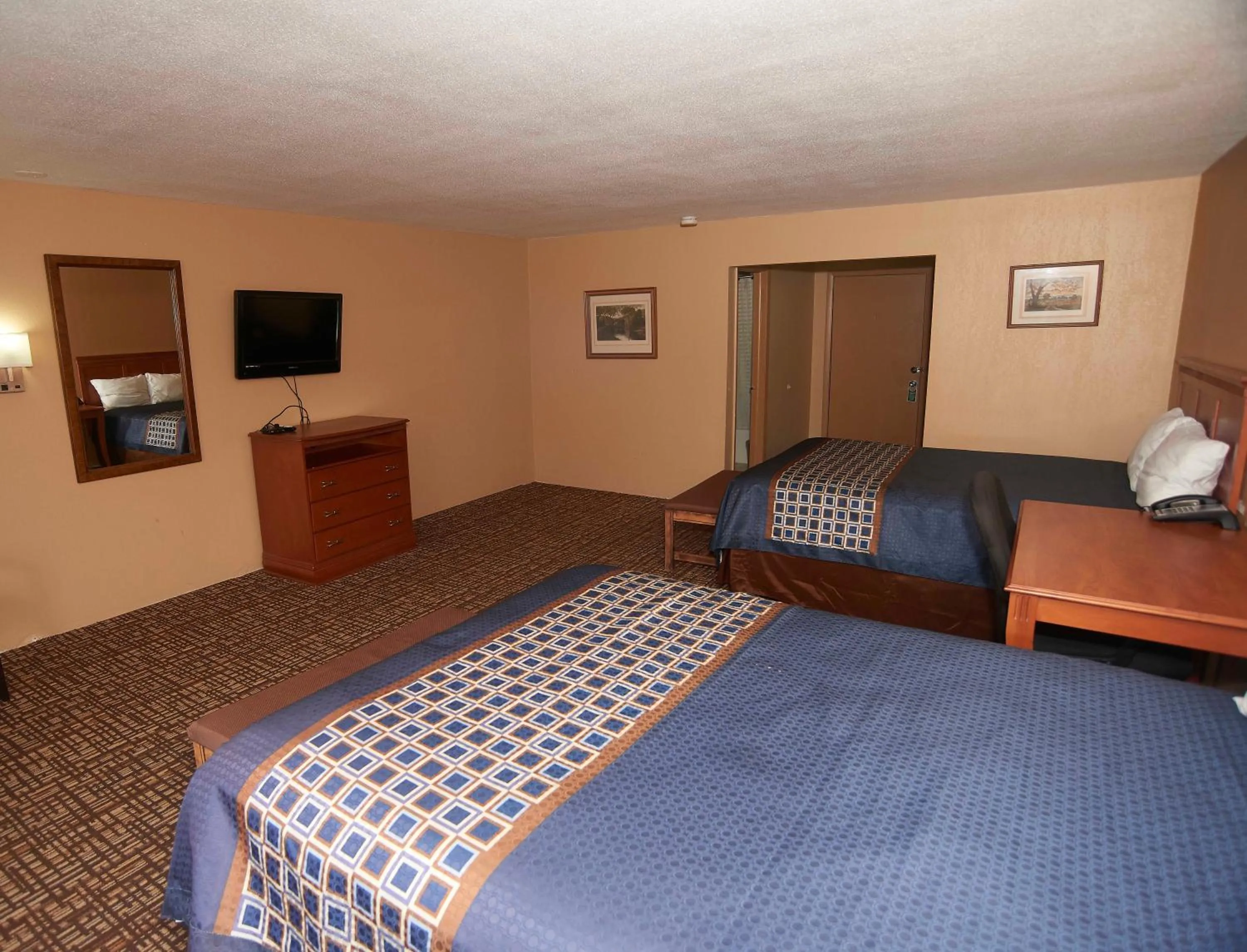 Bedroom, Bed in Hollow Inn and Motel