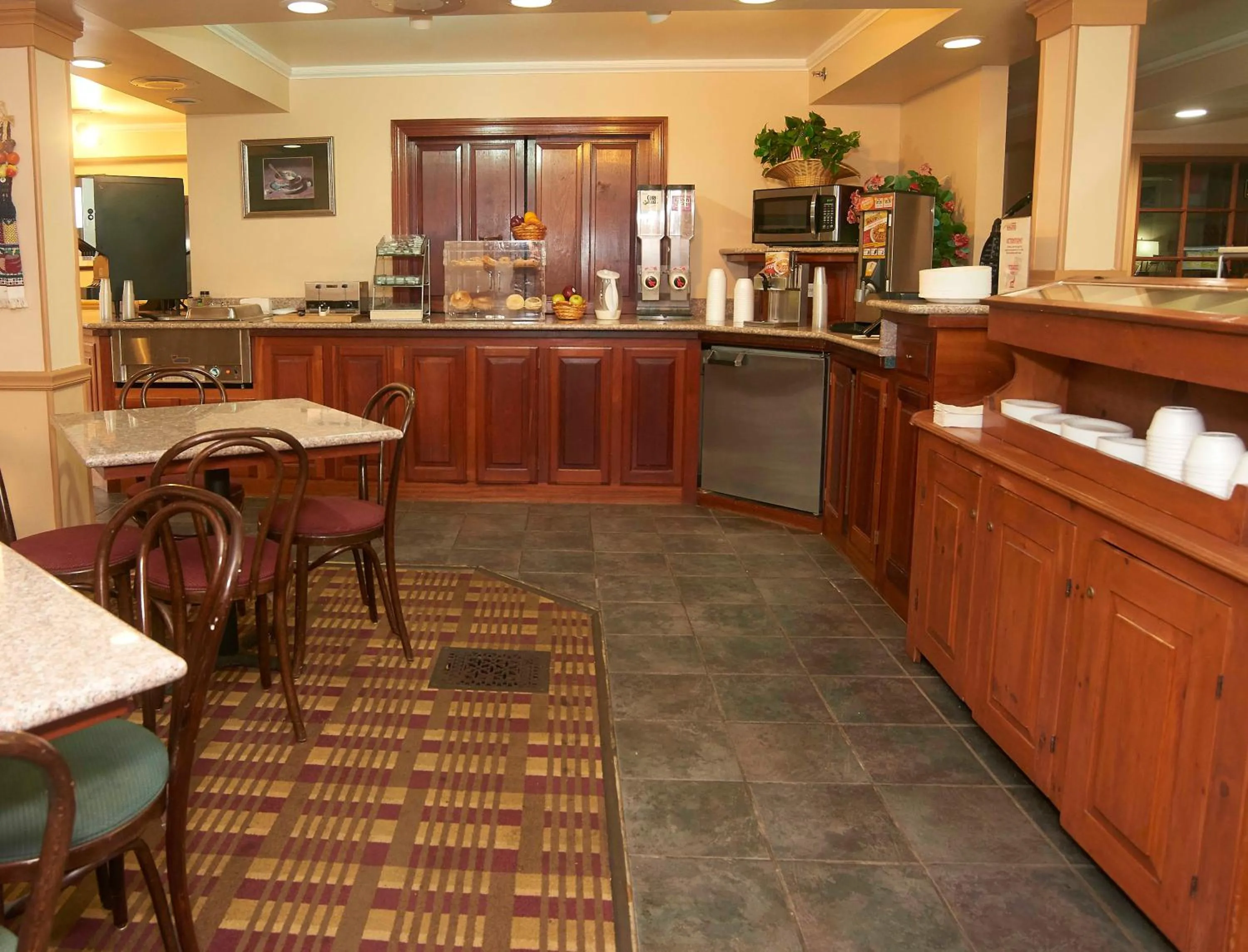 Breakfast in Hollow Inn and Motel