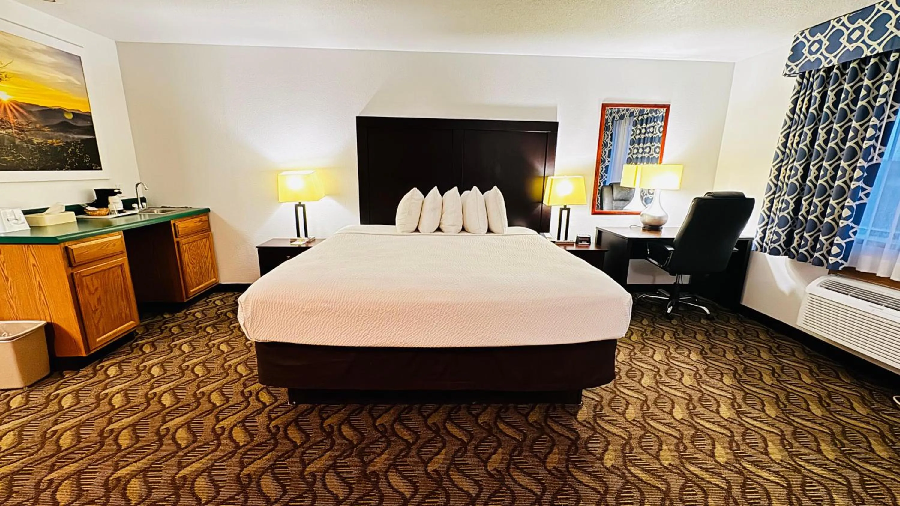 Photo of the whole room, Bed in Days Inn by Wyndham North Platte