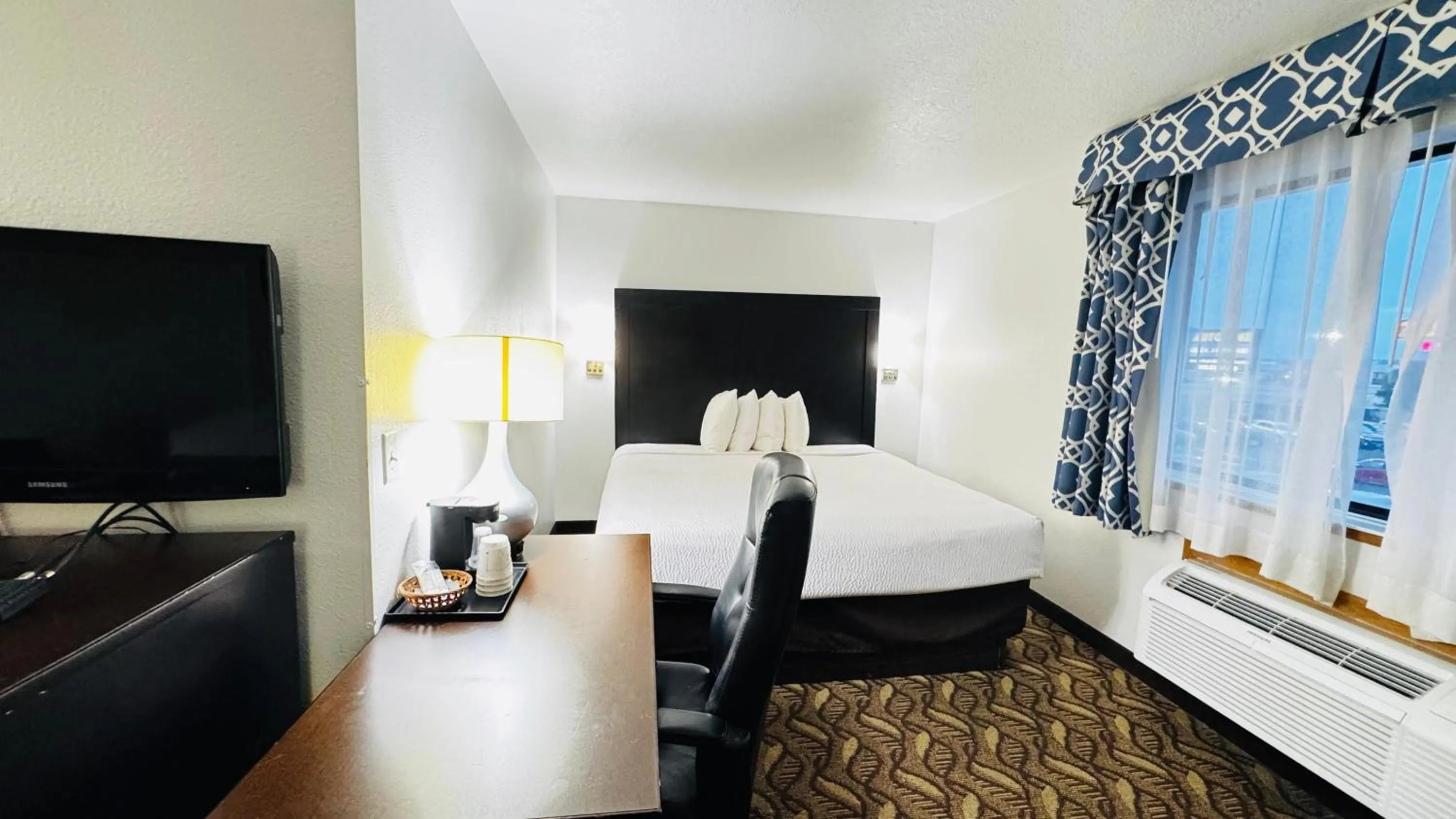 Photo of the whole room, Bed in Days Inn by Wyndham North Platte