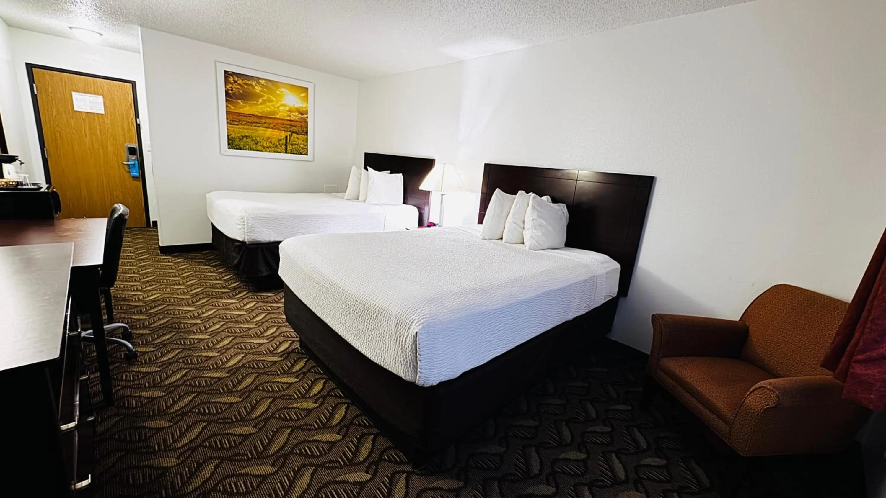 Photo of the whole room, Bed in Days Inn by Wyndham North Platte