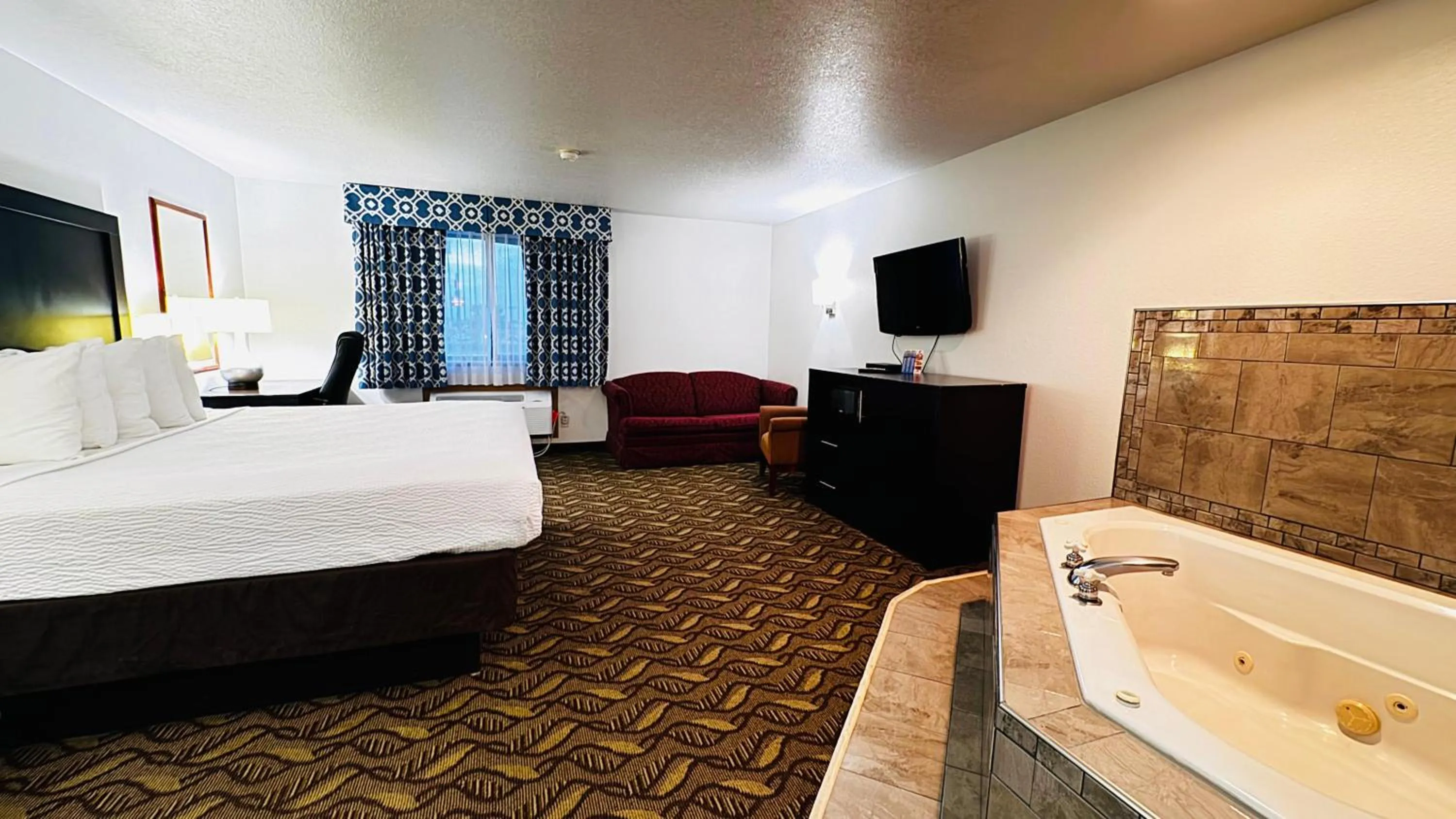 Photo of the whole room, Bed in Days Inn by Wyndham North Platte