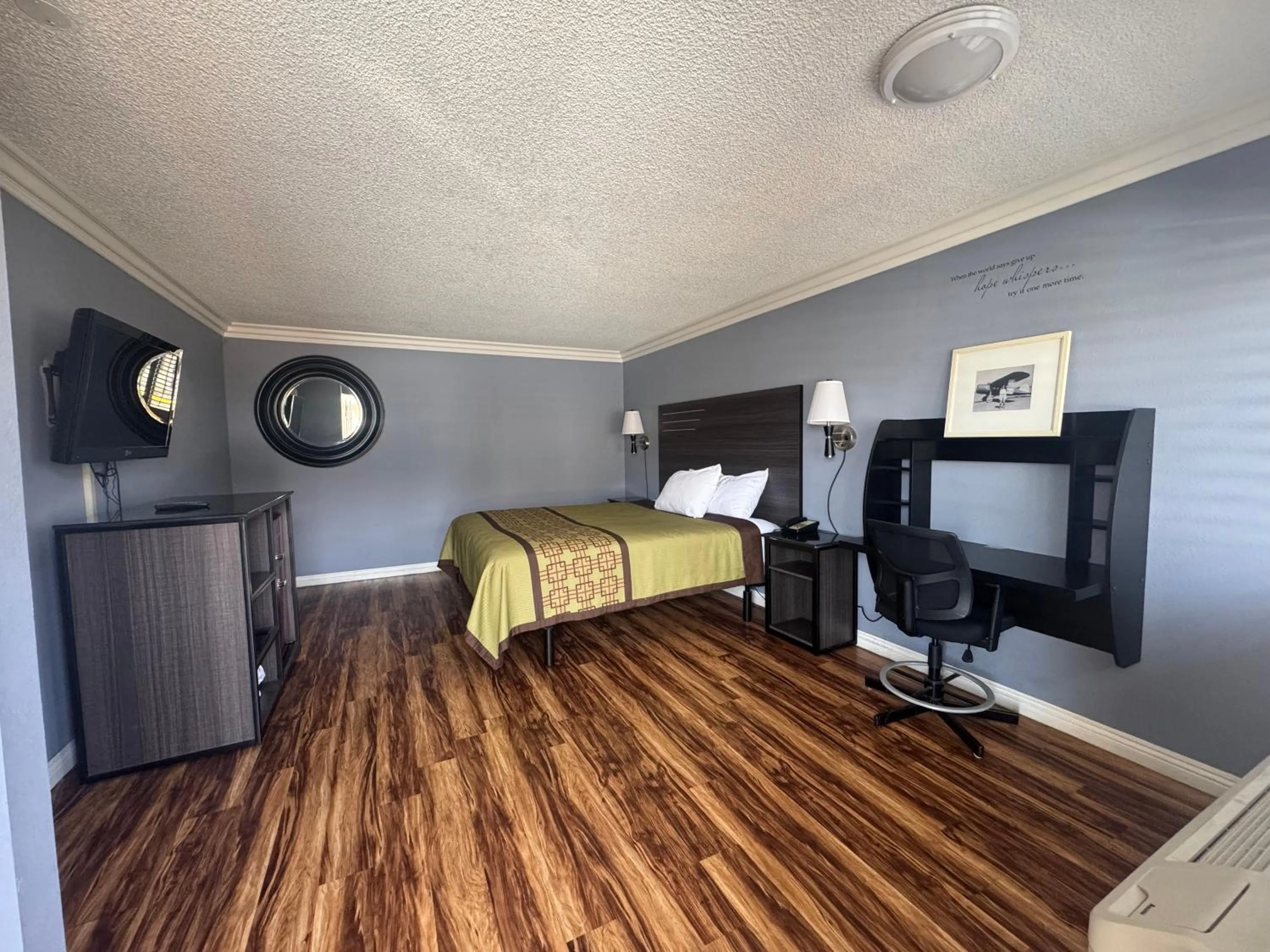 Photo of the whole room in Big A Motel