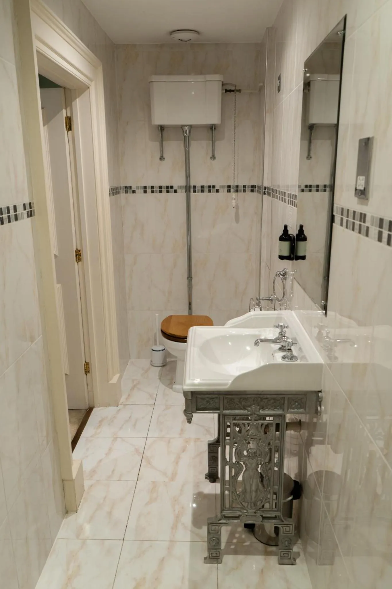 Toilet in St Giles House