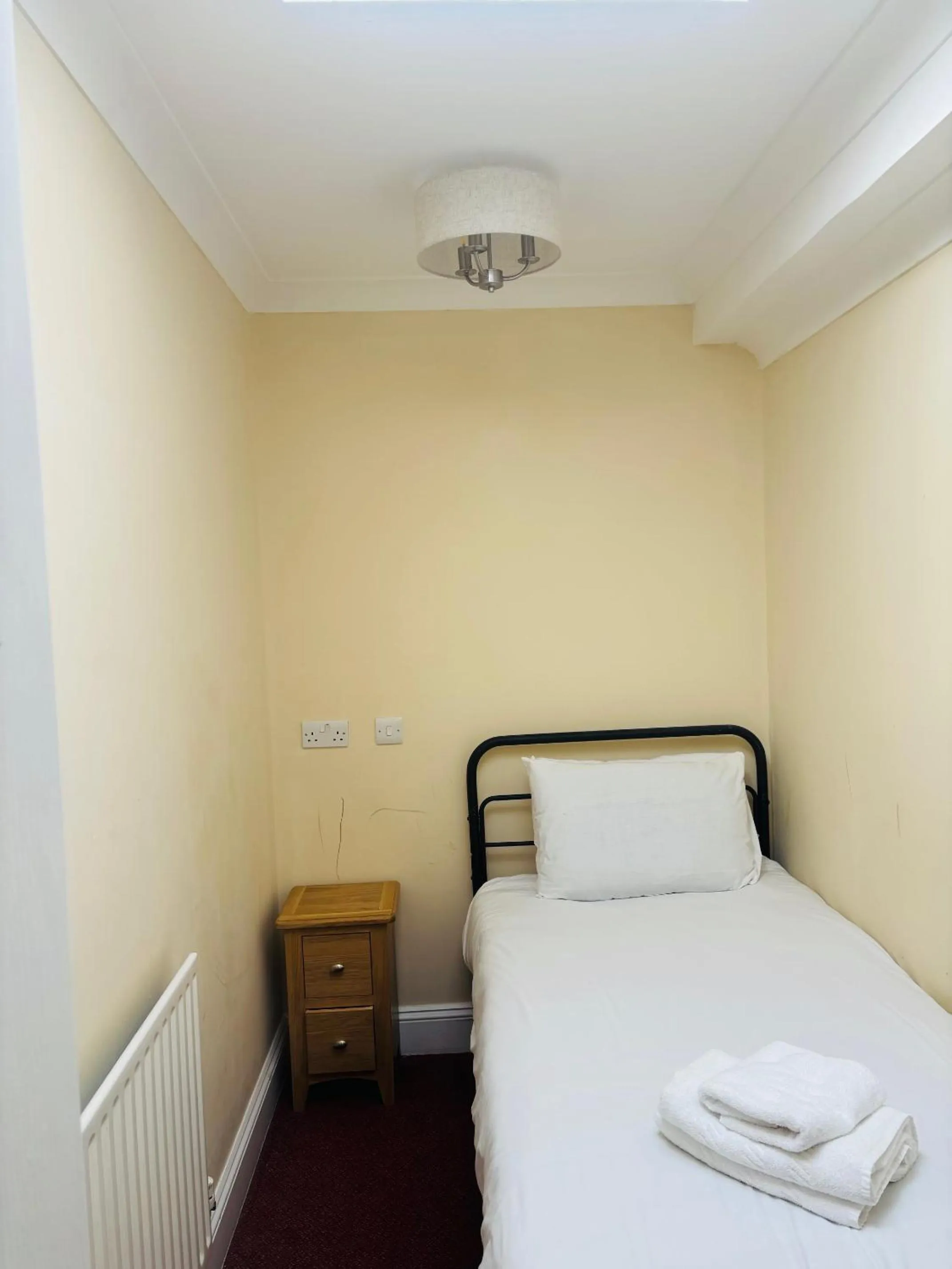 Photo of the whole room, Bed in Rothwell House Hotel