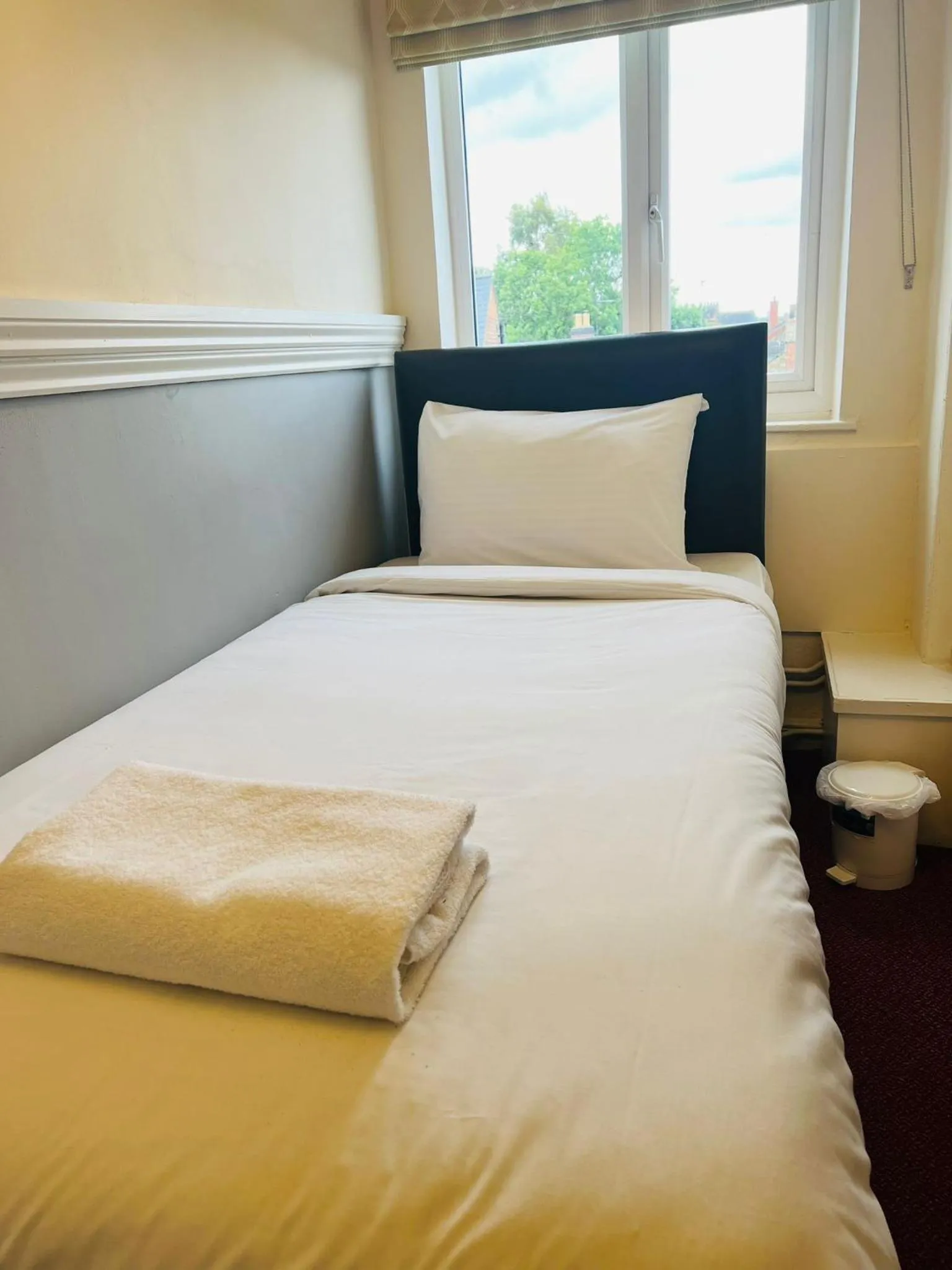 Photo of the whole room, Bed in Rothwell House Hotel