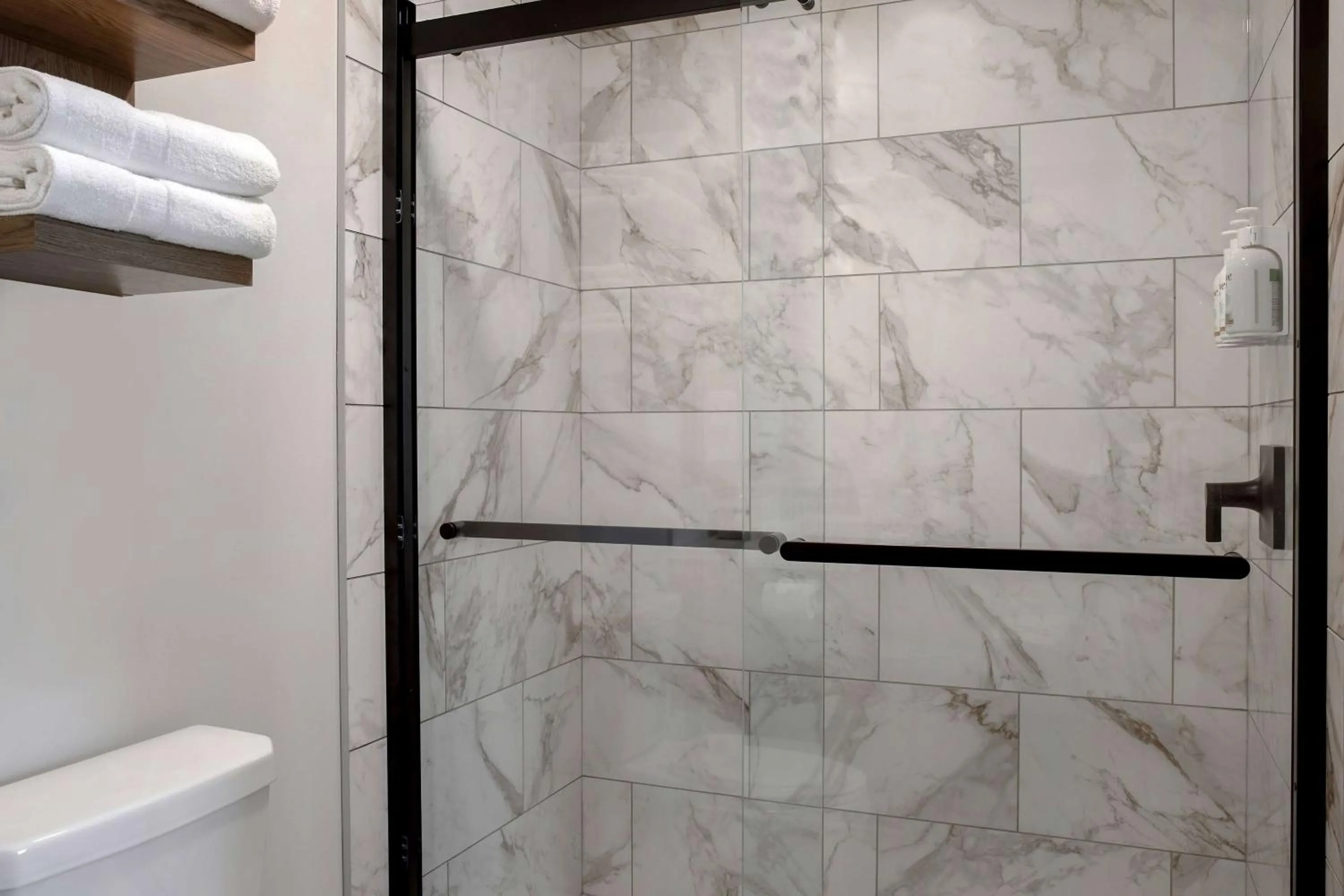 TV and multimedia in Ramada by Wyndham Cochrane