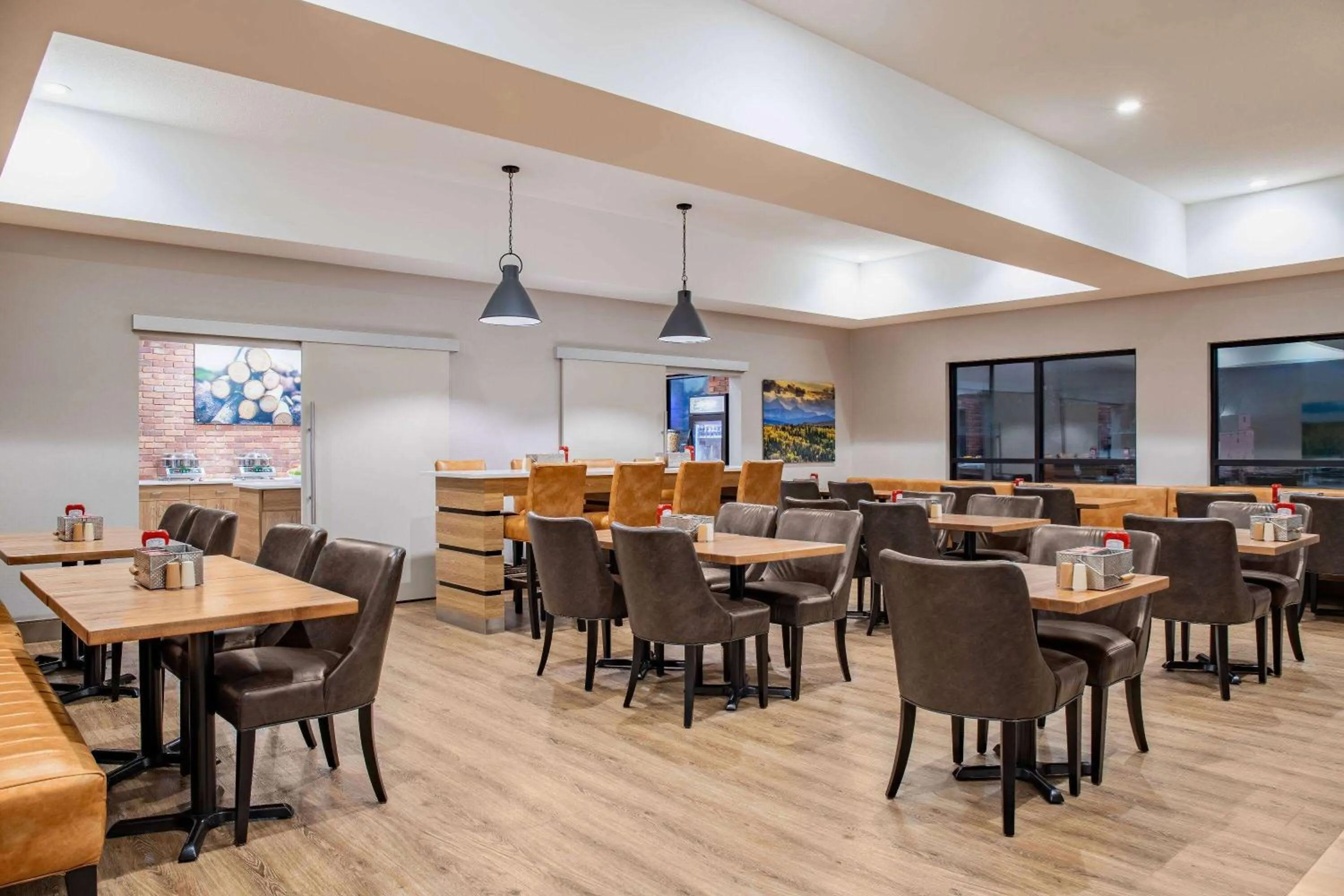 Restaurant/places to eat in Ramada by Wyndham Cochrane