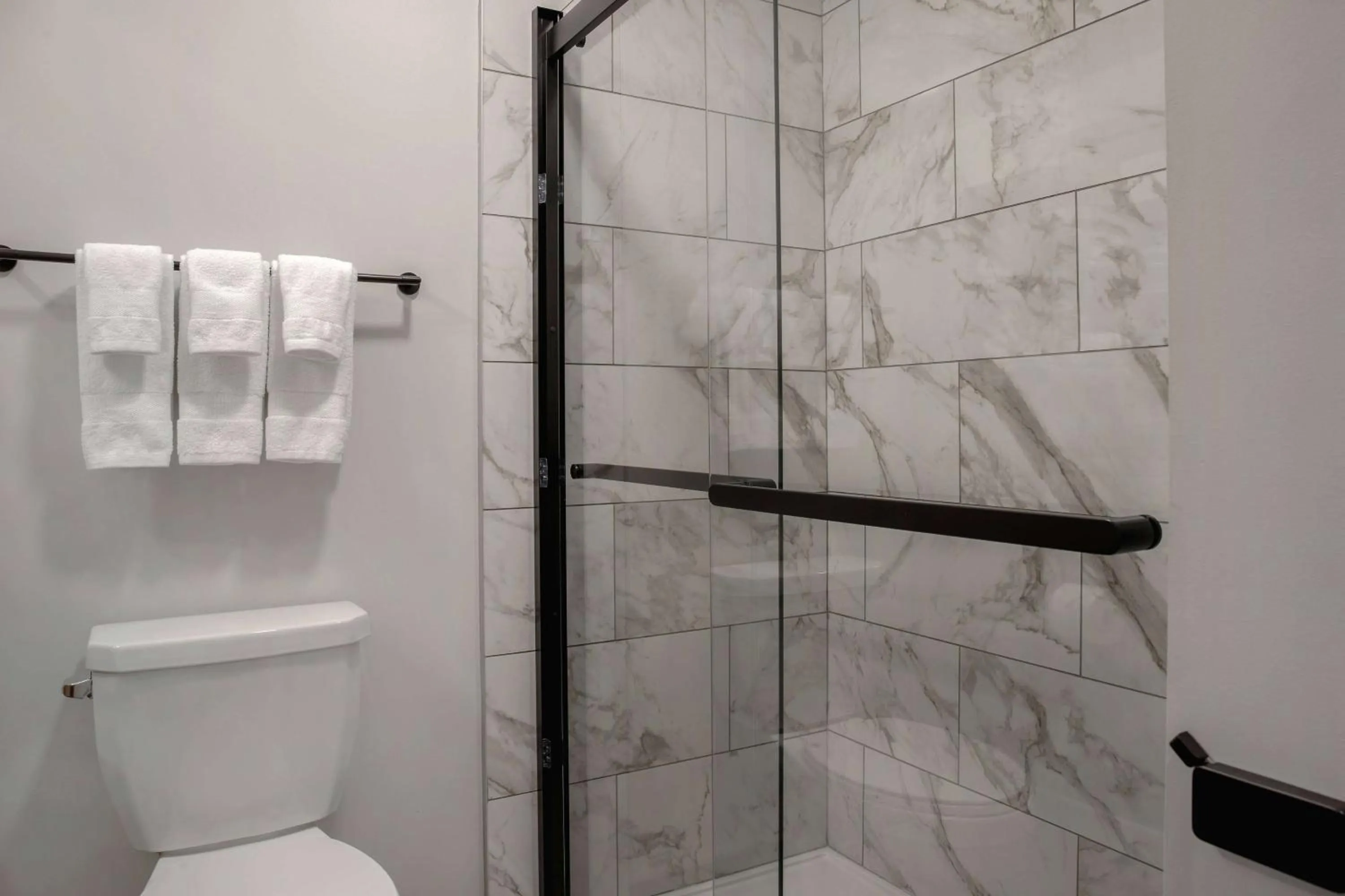 TV and multimedia in Ramada by Wyndham Cochrane