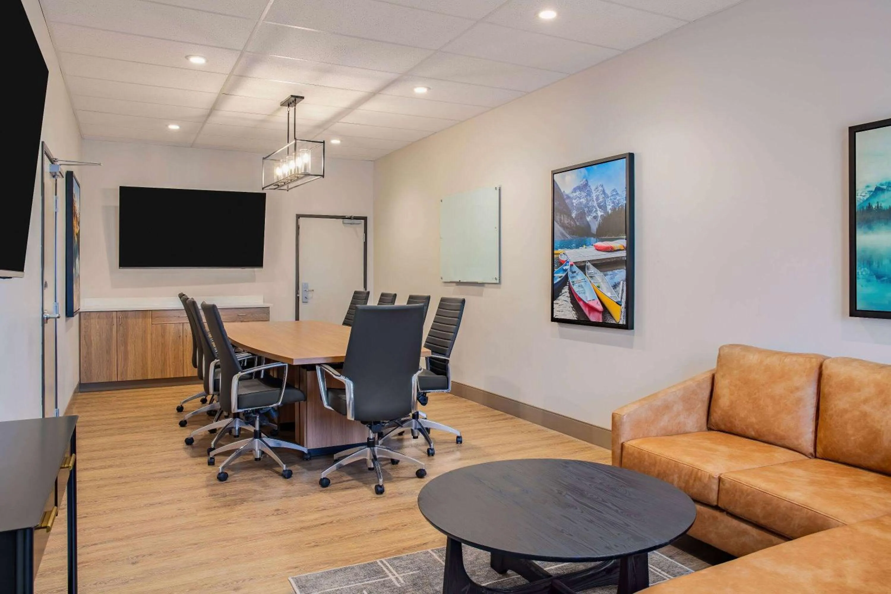 Meeting/conference room in Ramada by Wyndham Cochrane