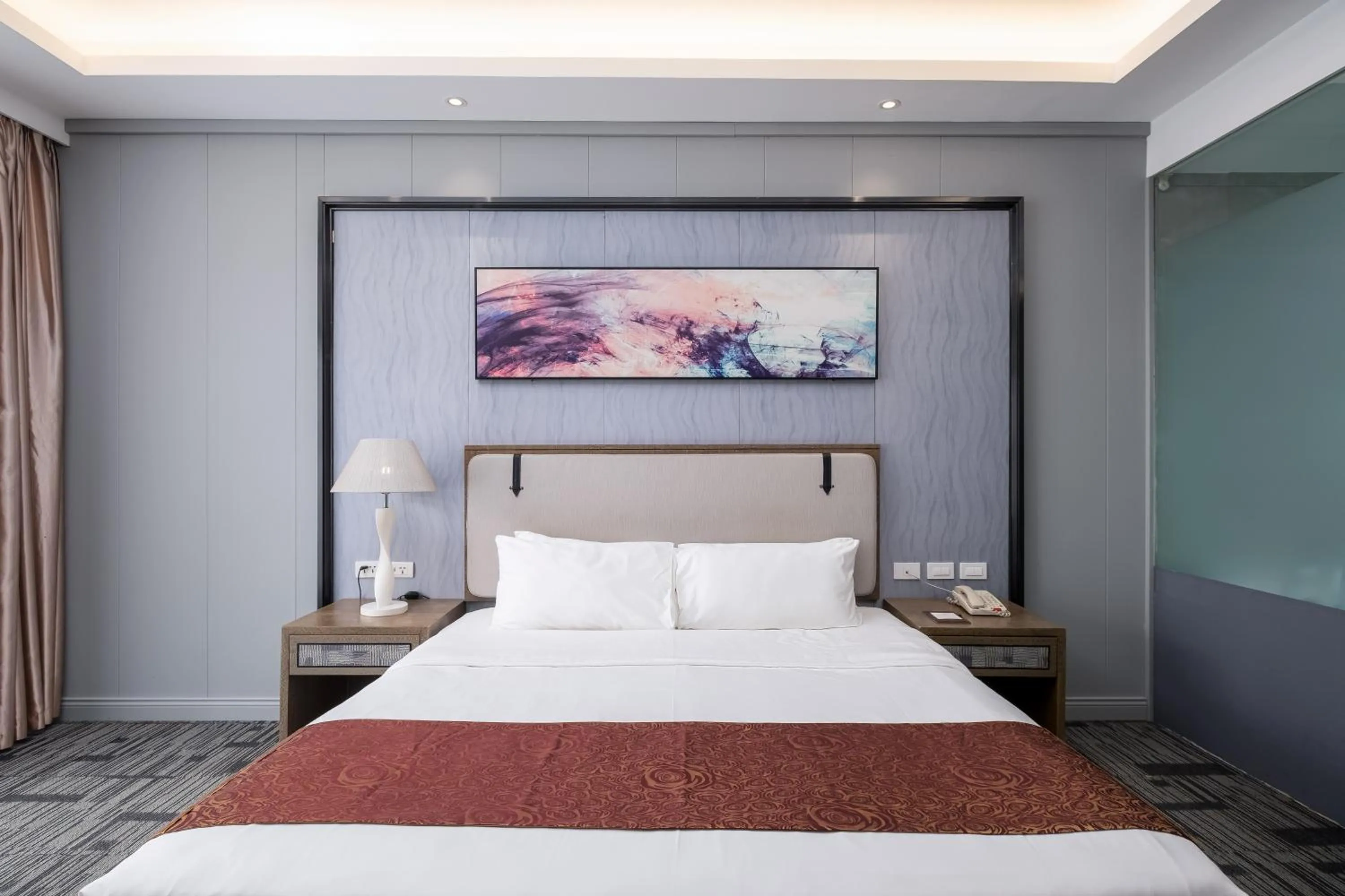 Bed in Sunlight Hotel Puerto Princesa