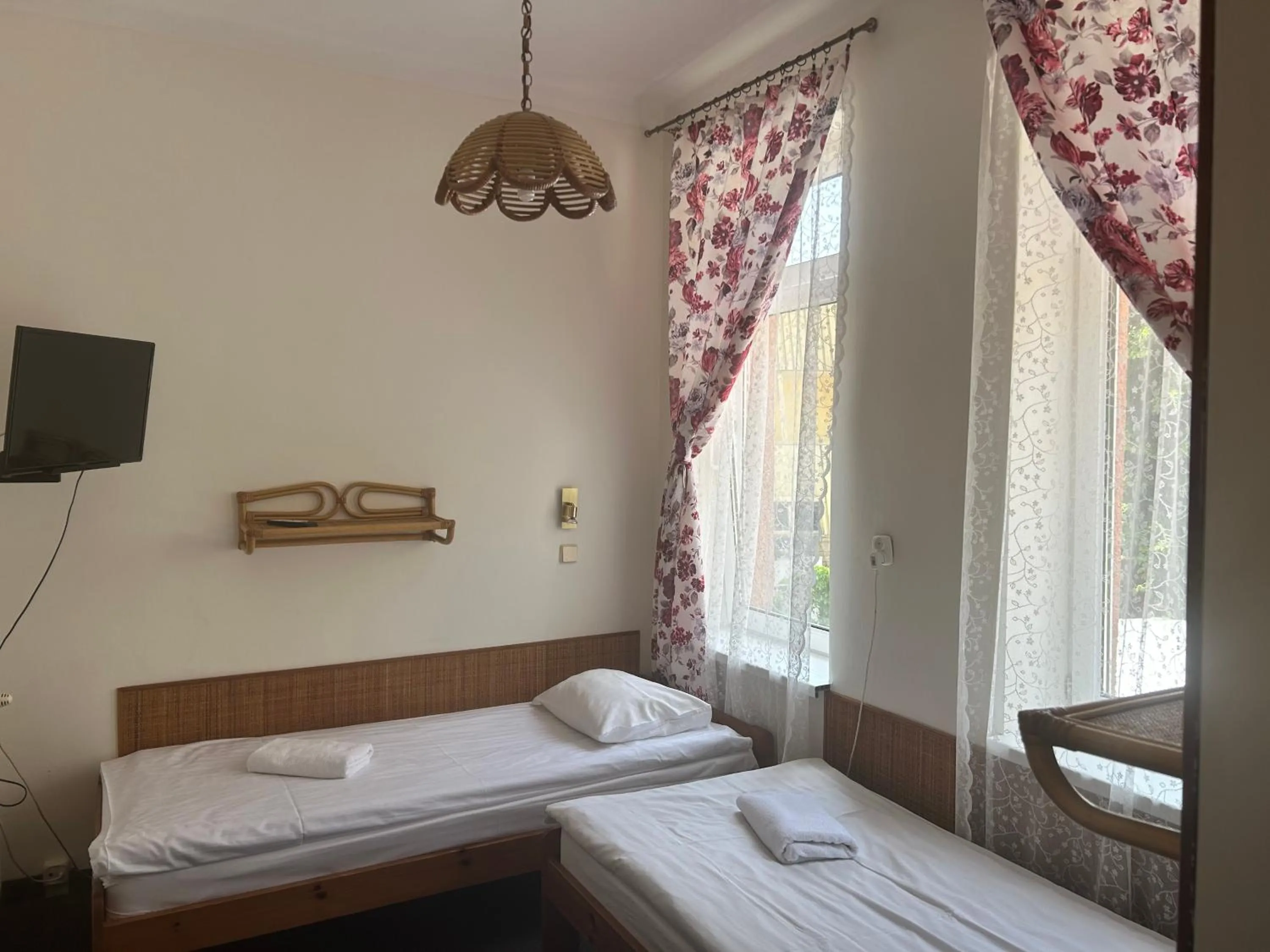 Photo of the whole room, Bed in Willa Safona