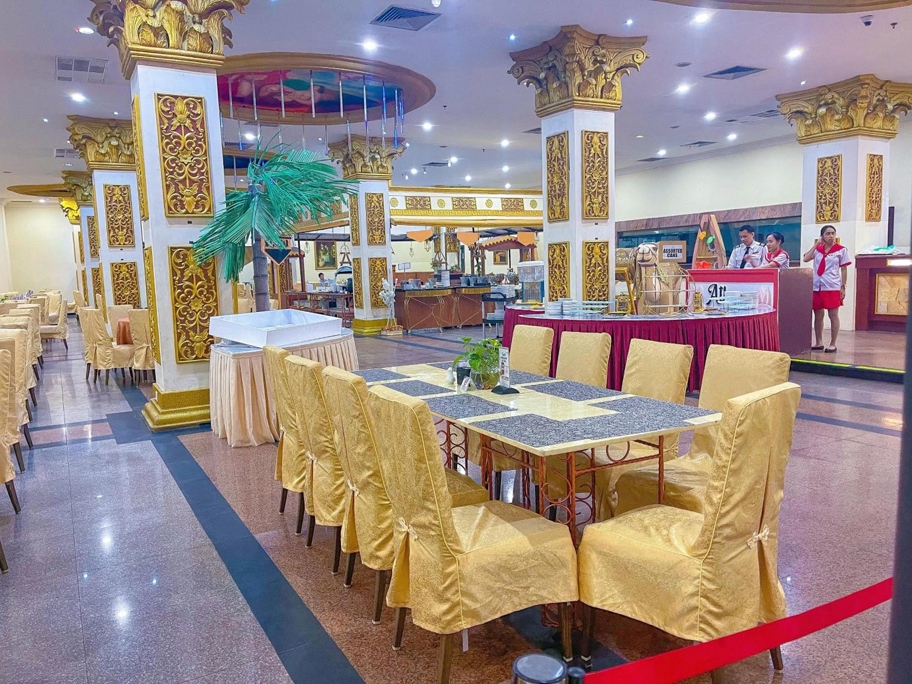 Restaurant/places to eat in Pacific Palace Hotel