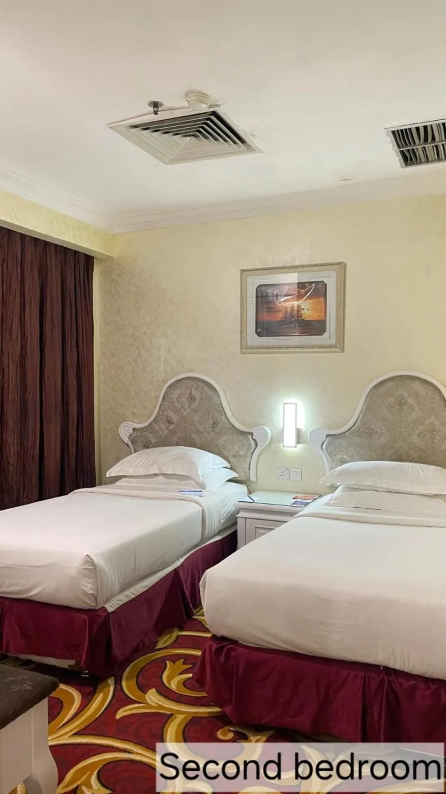 Bed in Pacific Palace Hotel