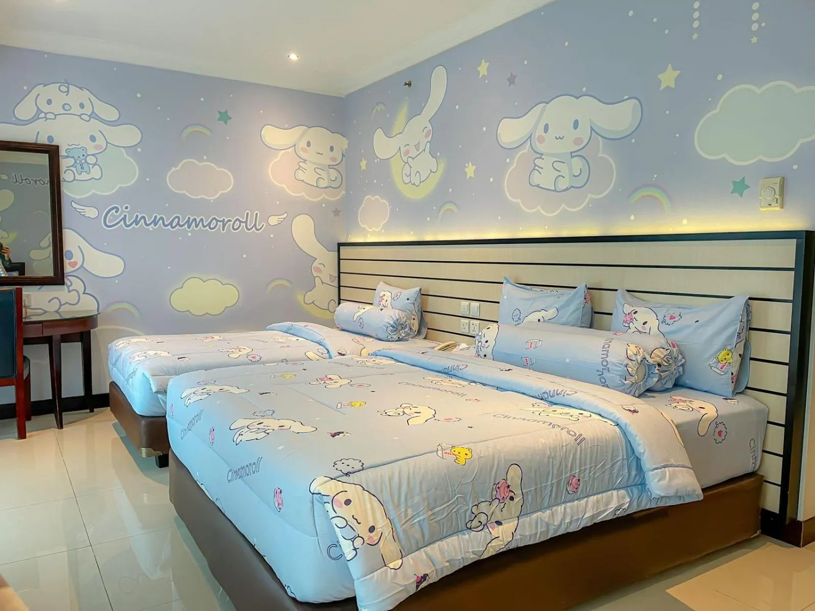 Bed in Pacific Palace Hotel