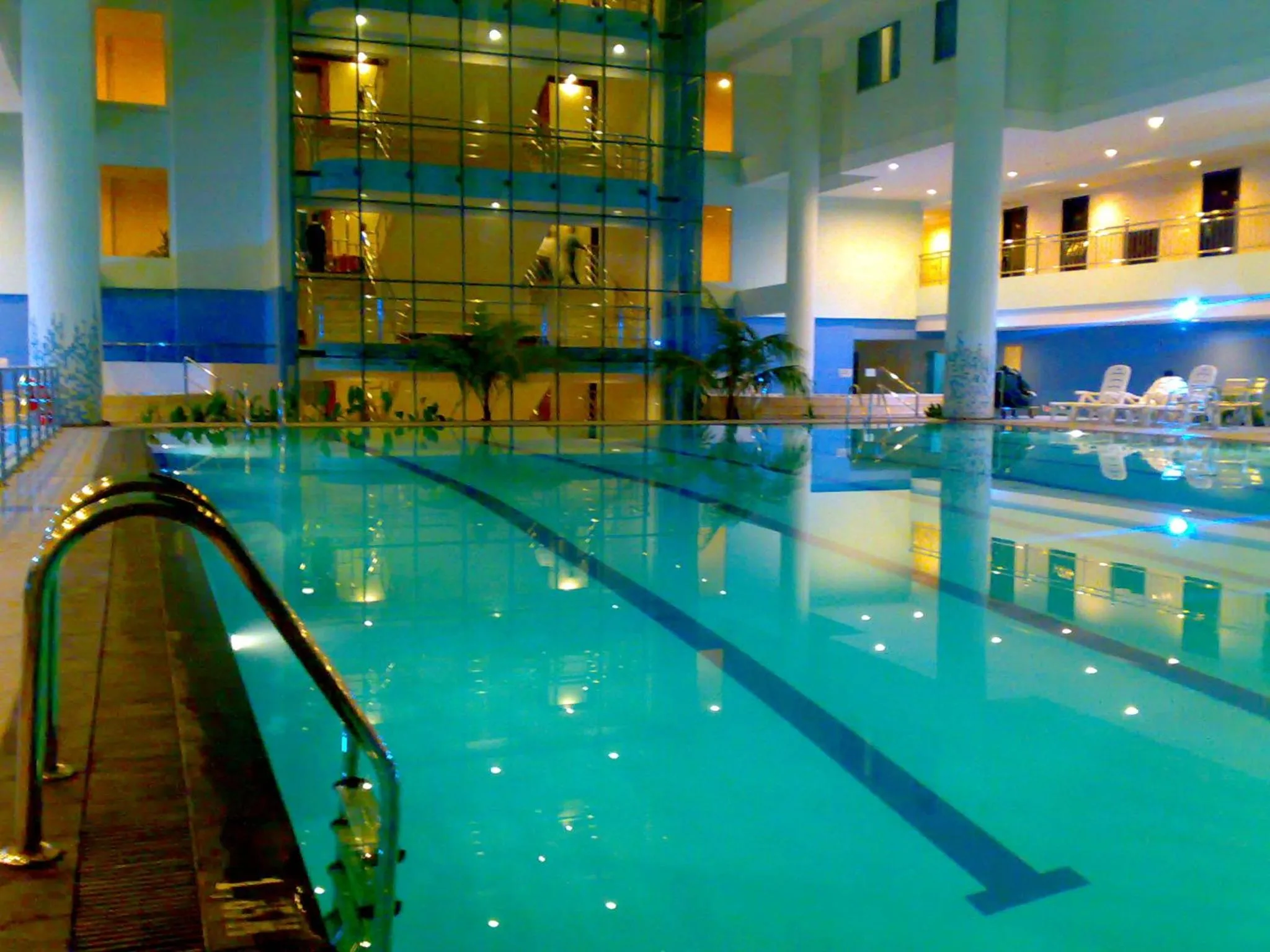 Swimming pool in Pacific Palace Hotel