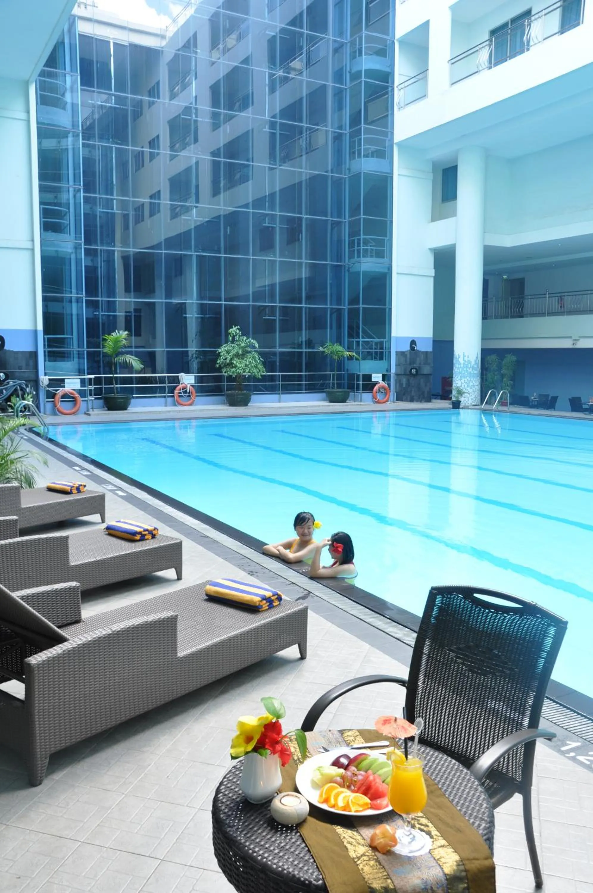 Swimming pool in Pacific Palace Hotel