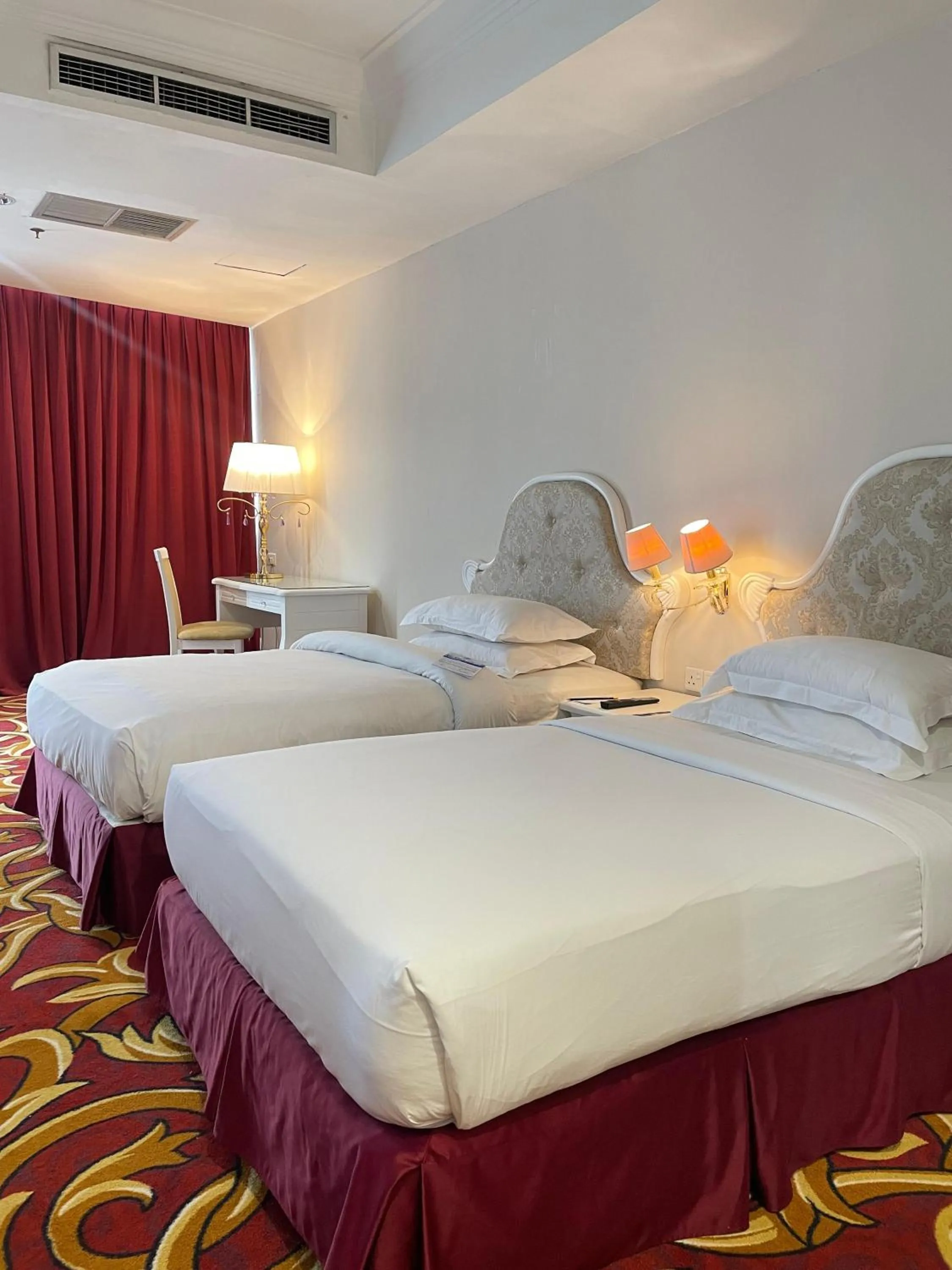 Bed in Pacific Palace Hotel