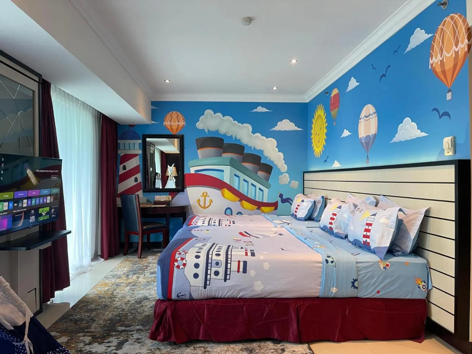 Bed in Pacific Palace Hotel