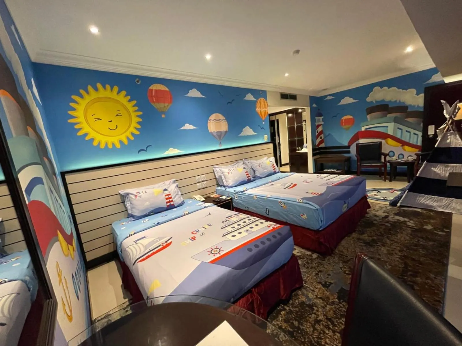 Bed in Pacific Palace Hotel