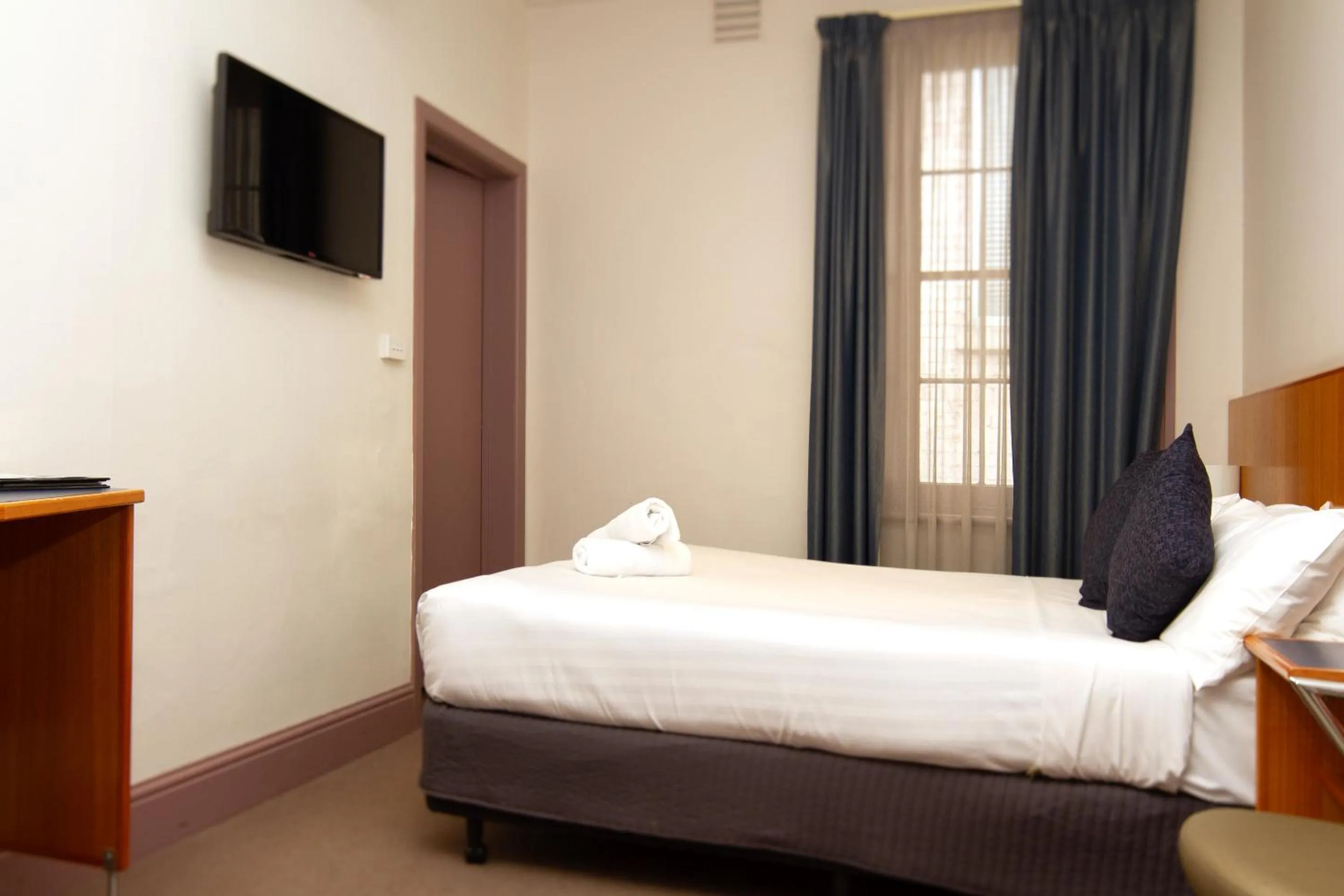 Bedroom, Bed in Central Hotel Hobart