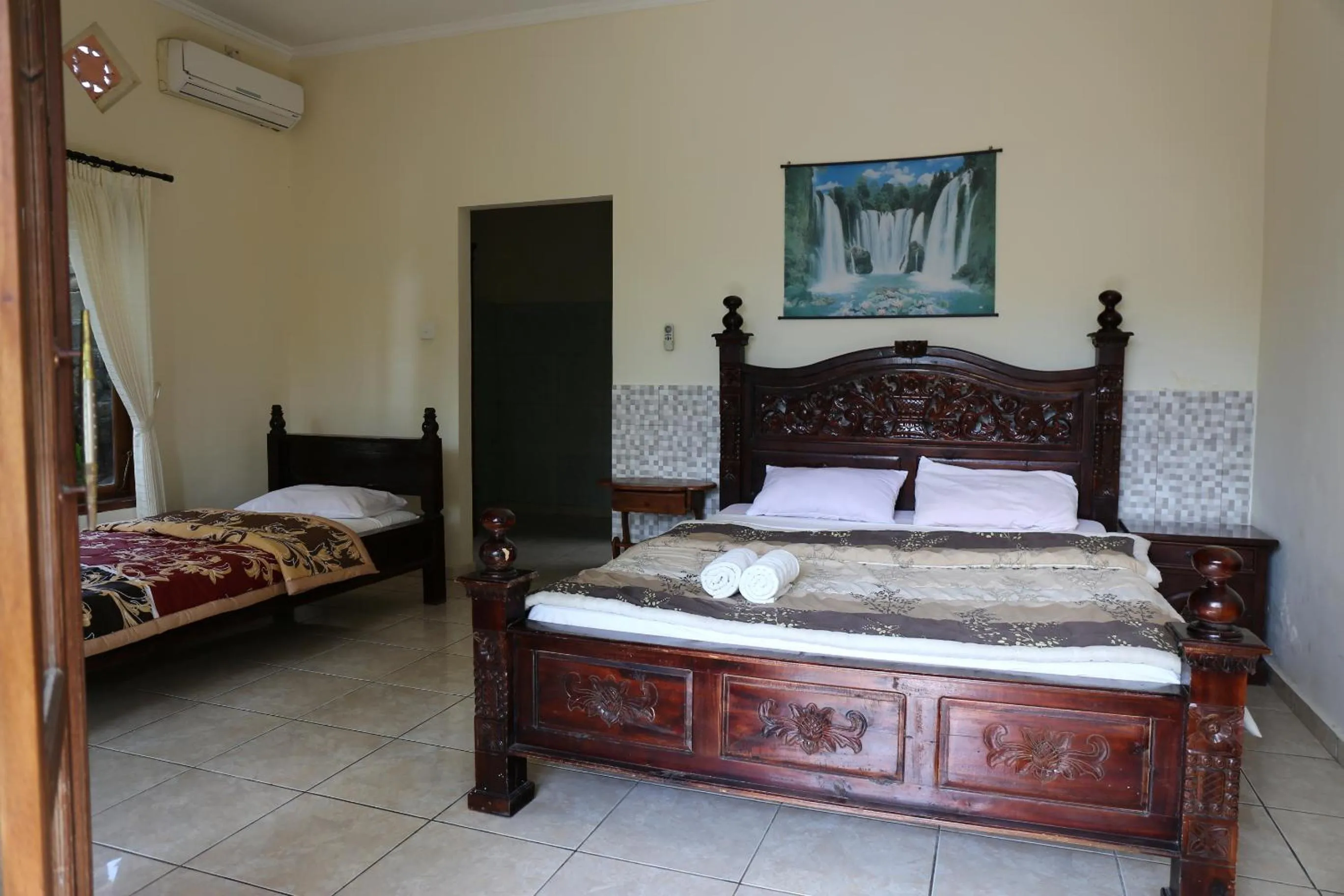 Photo of the whole room, Bed in Anugerah Villas