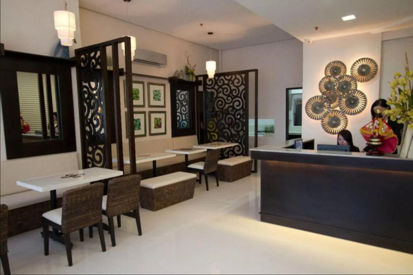 Restaurant/places to eat in Hotel Stella