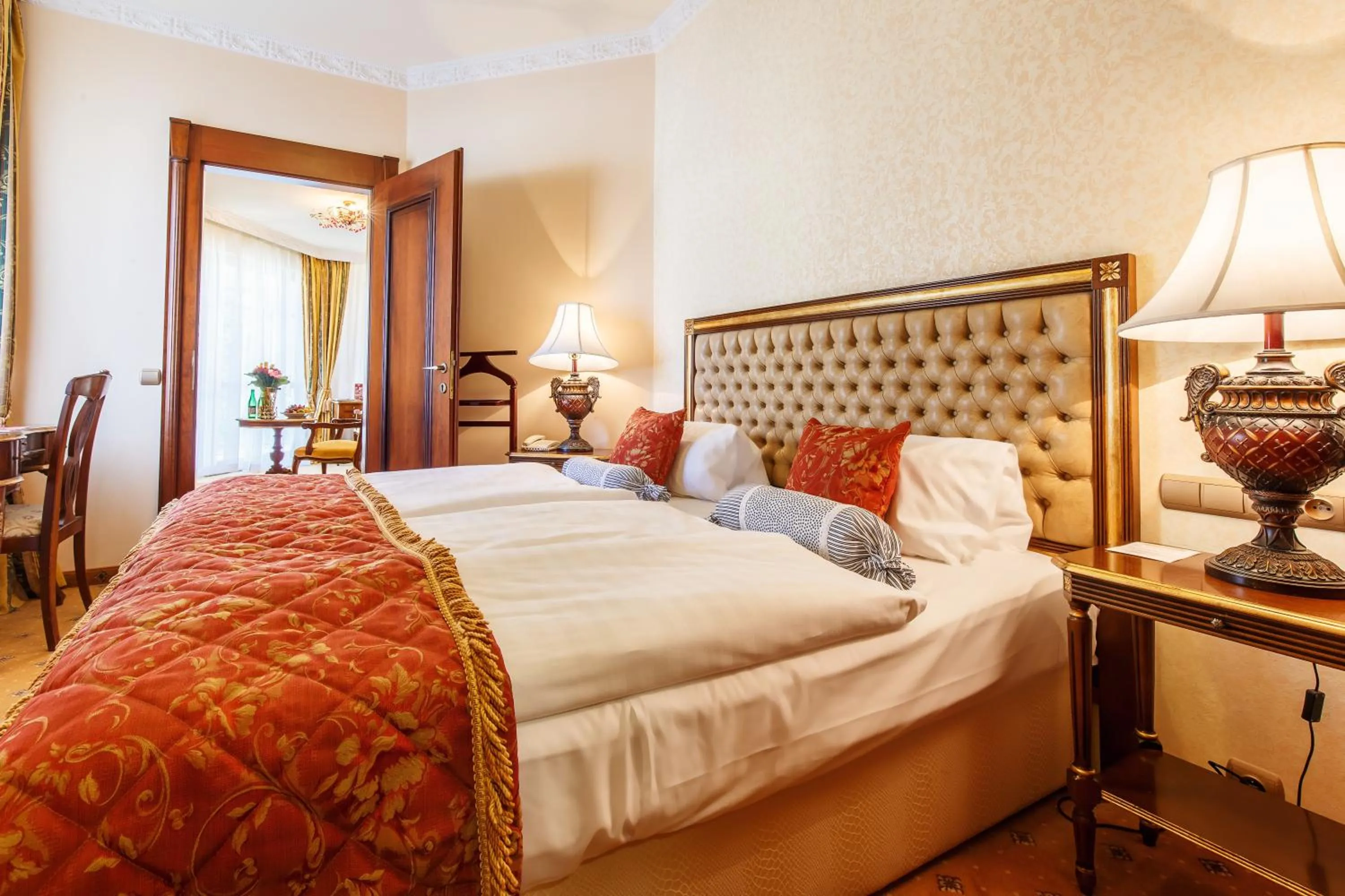 Photo of the whole room, Bed in Aqua Marina