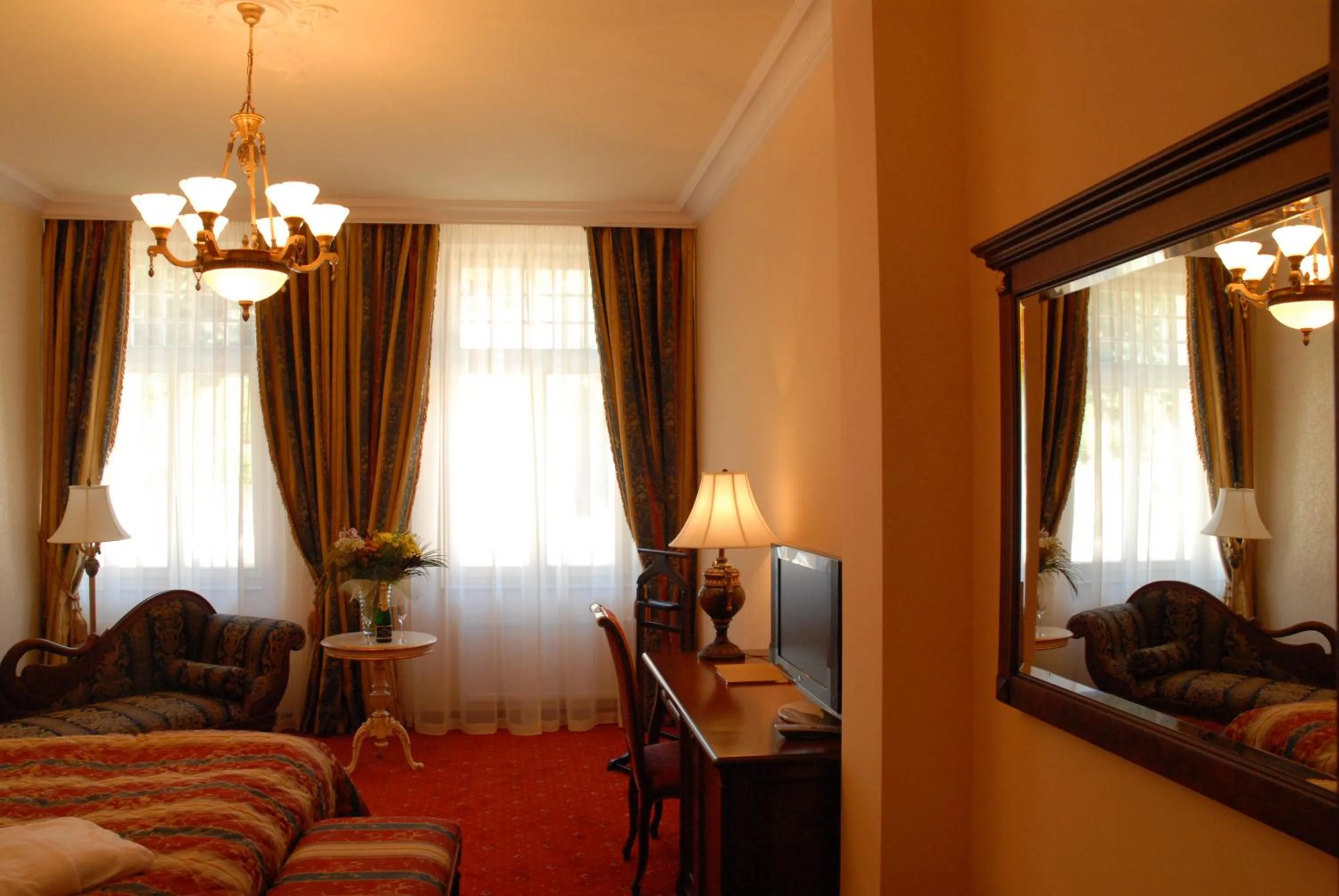 Photo of the whole room, Bed in Aqua Marina