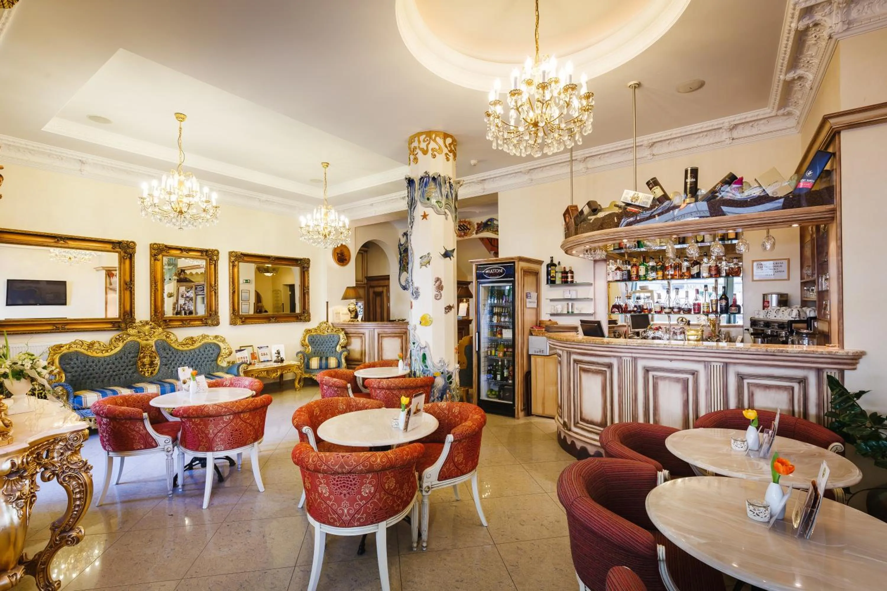 Restaurant/places to eat in Aqua Marina