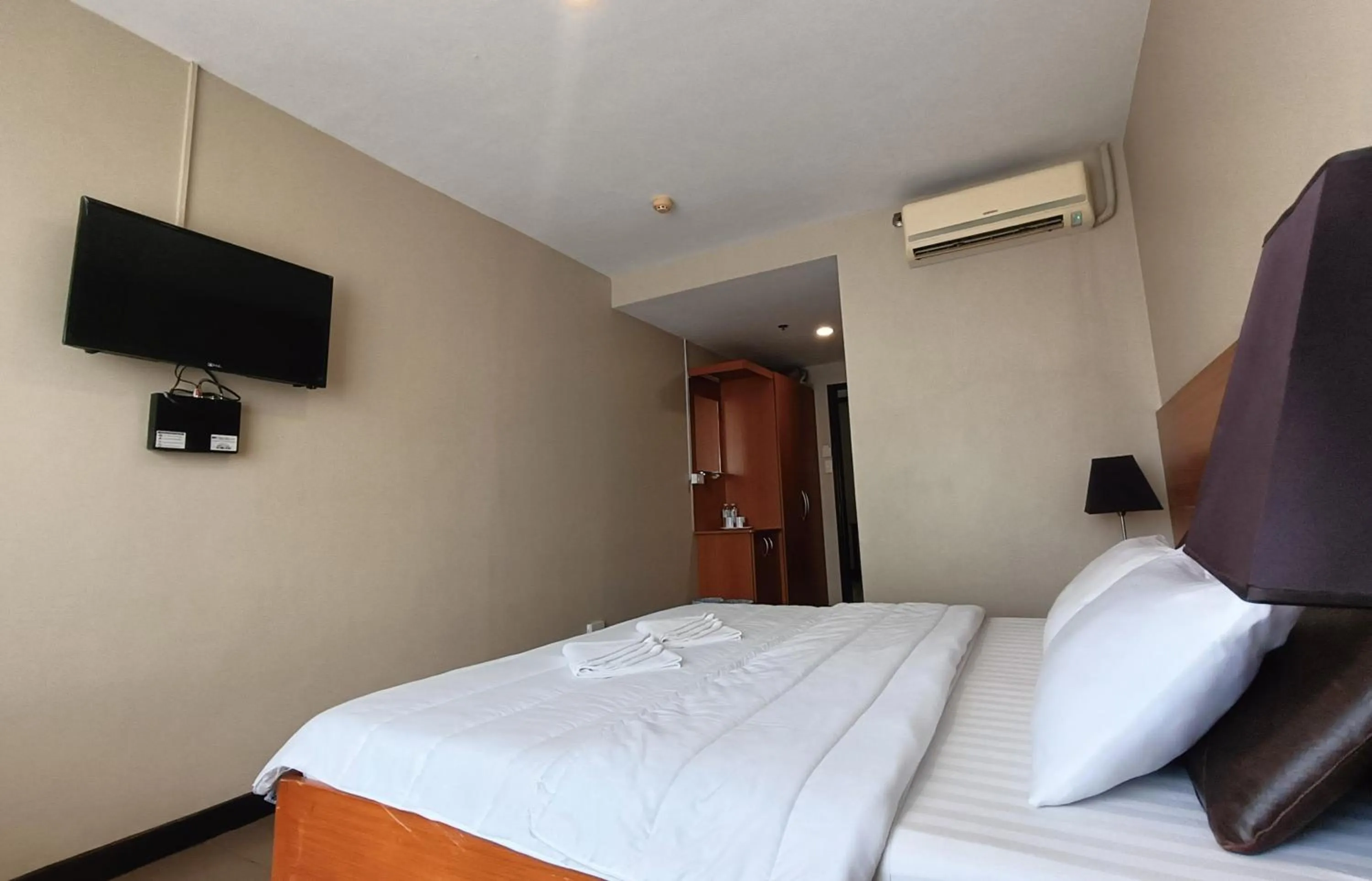 Bed in Fuente Oro Business Suites Cebu